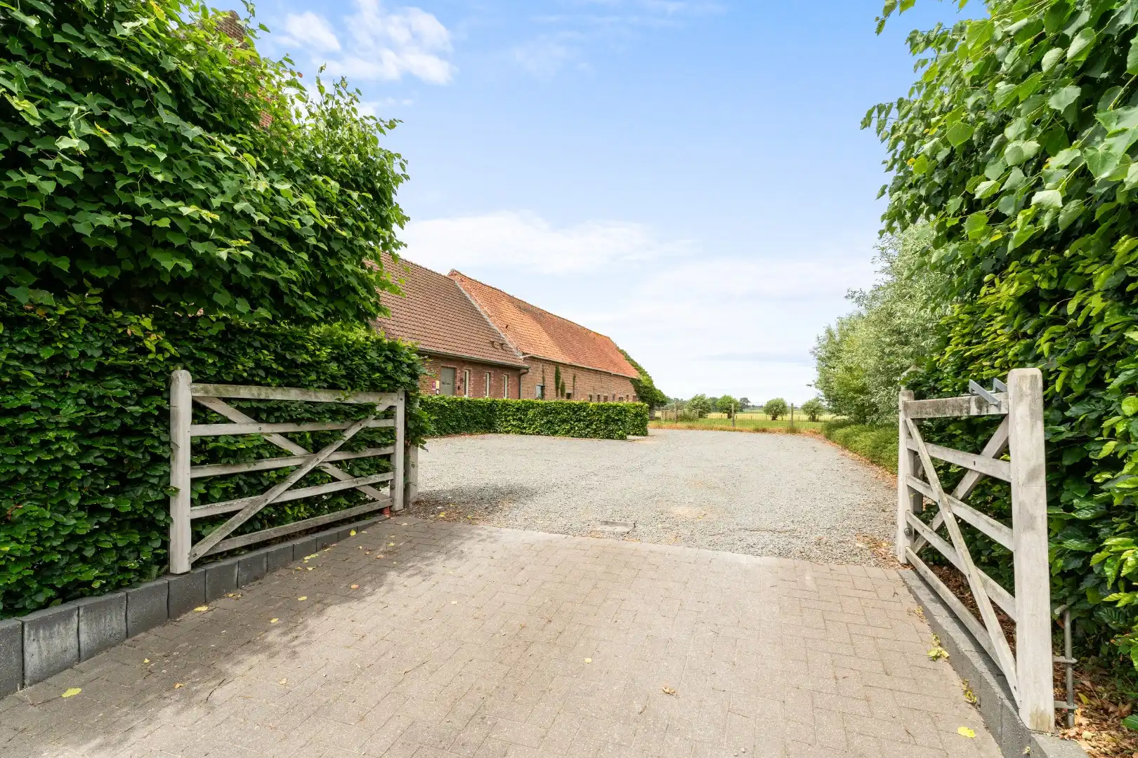 Karaktervolle hoeve met schuur in Oostveld foto 2