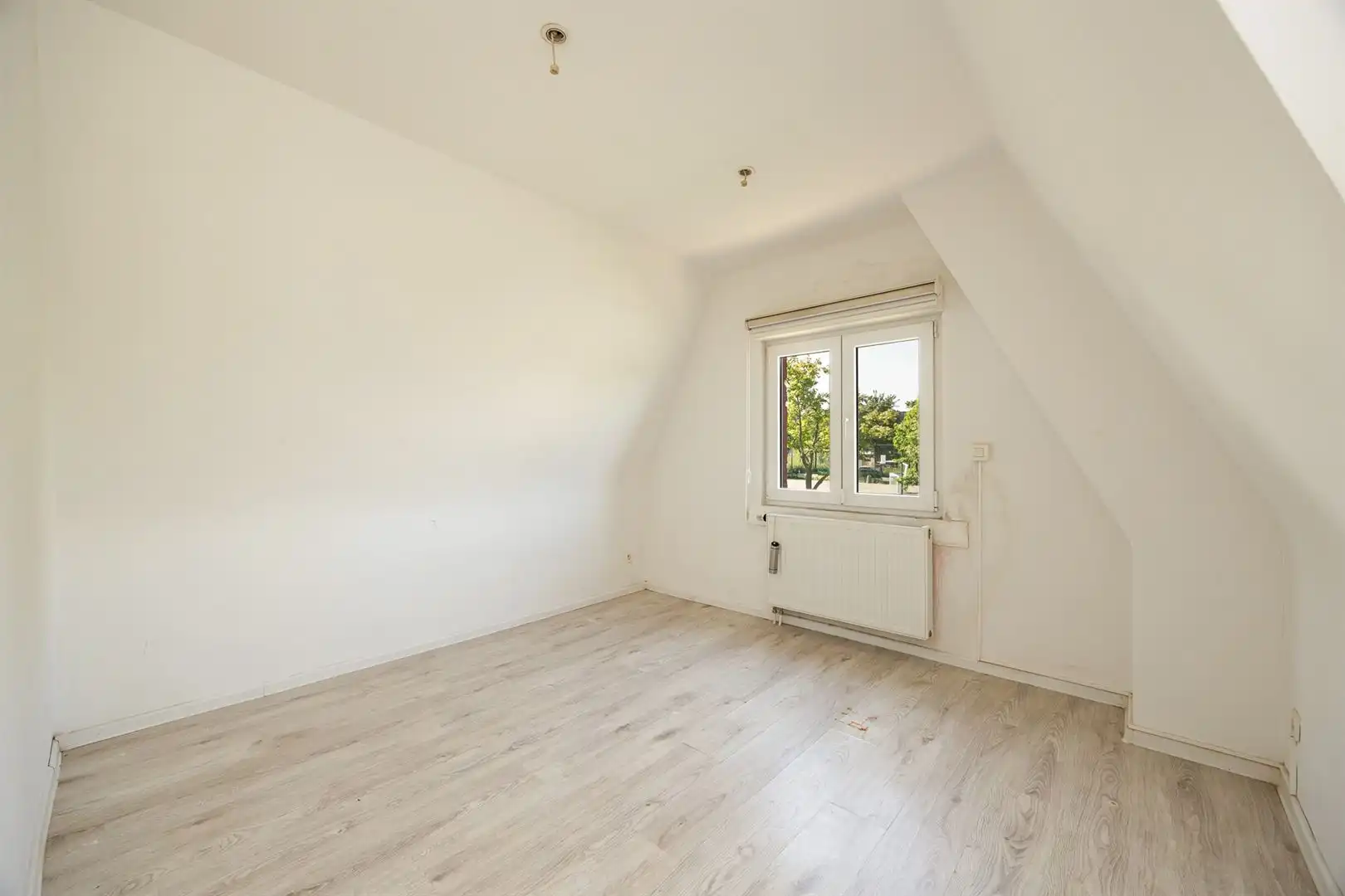 Op te frissen/te renoveren woning te Hoboken foto 13