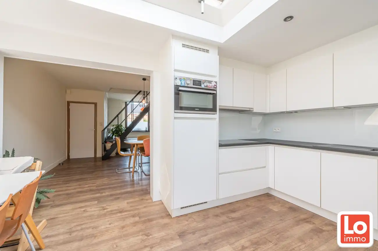 VERKOCHT!! Leuke gezellige starterswoning met aangename ruime stadstuin op een goede locatie tussen Gent en Oostakker centrum! foto 6