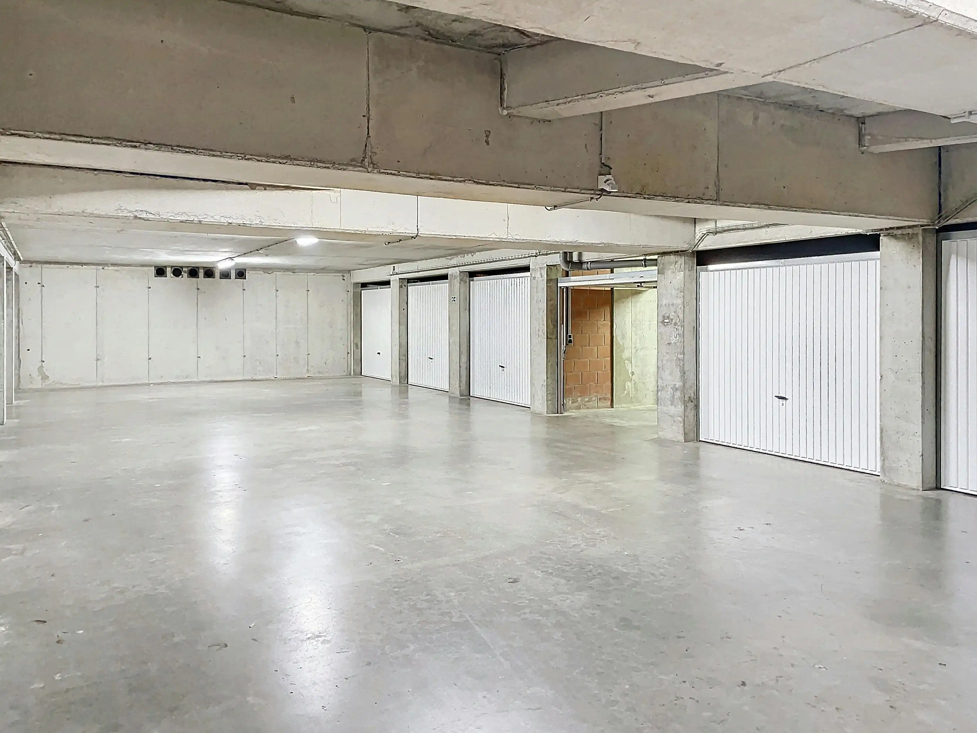 Garagebox (16 m²) te koop vlakbij Ster Der Zee in Koksijde. foto 6