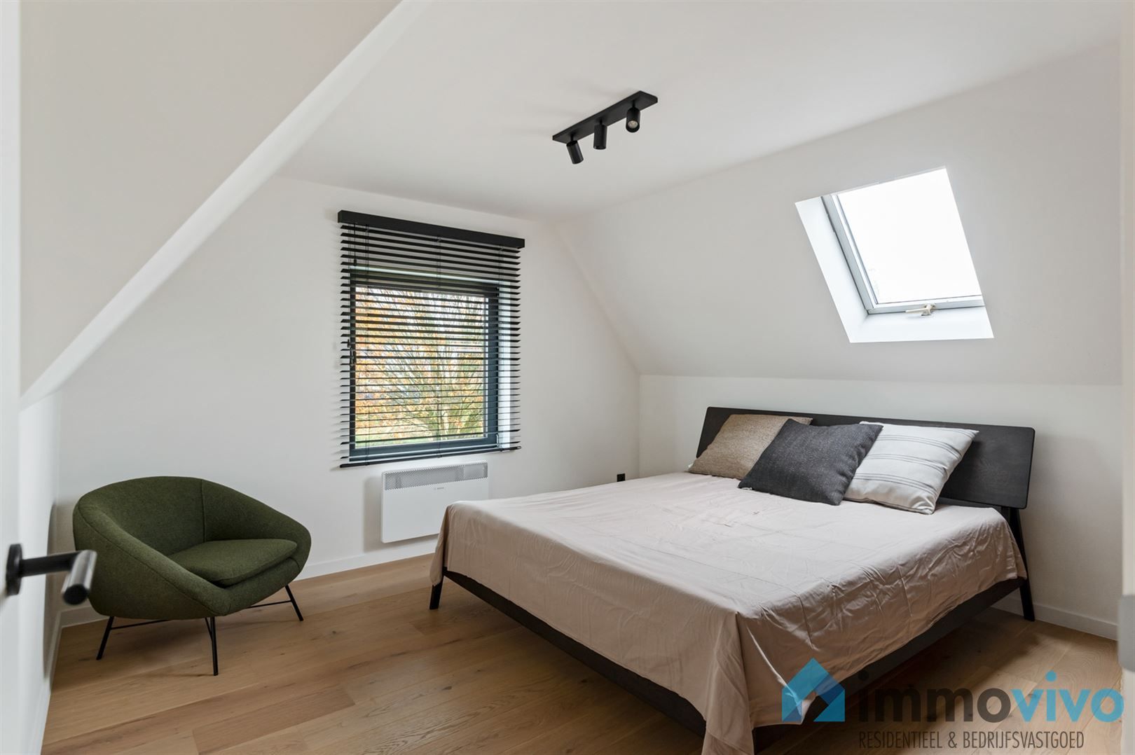 Hoogwaardig gerenoveerde villa met poolhouse en zwembad foto 15