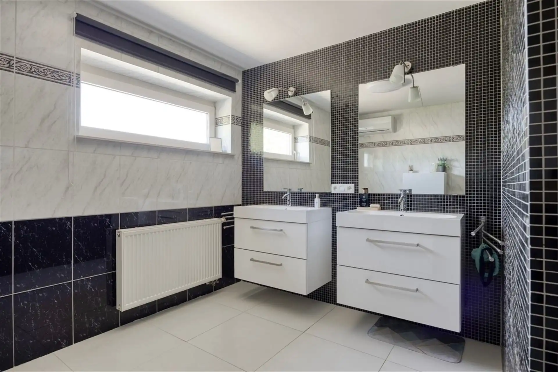 Instapklare villa met zwembad. Landelijke ligging in Leut. foto 16