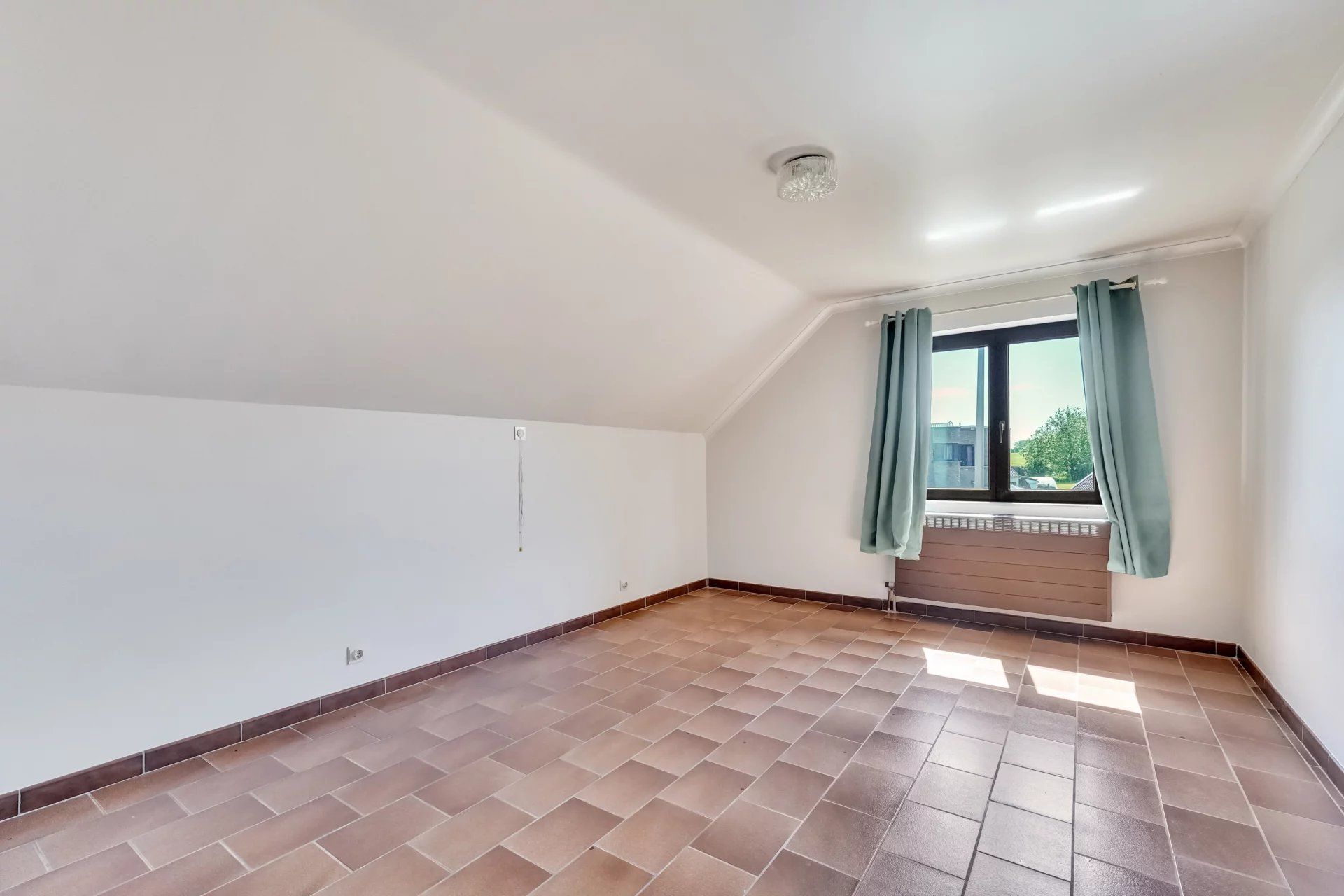 Ruime woning in rustige buurt foto 14