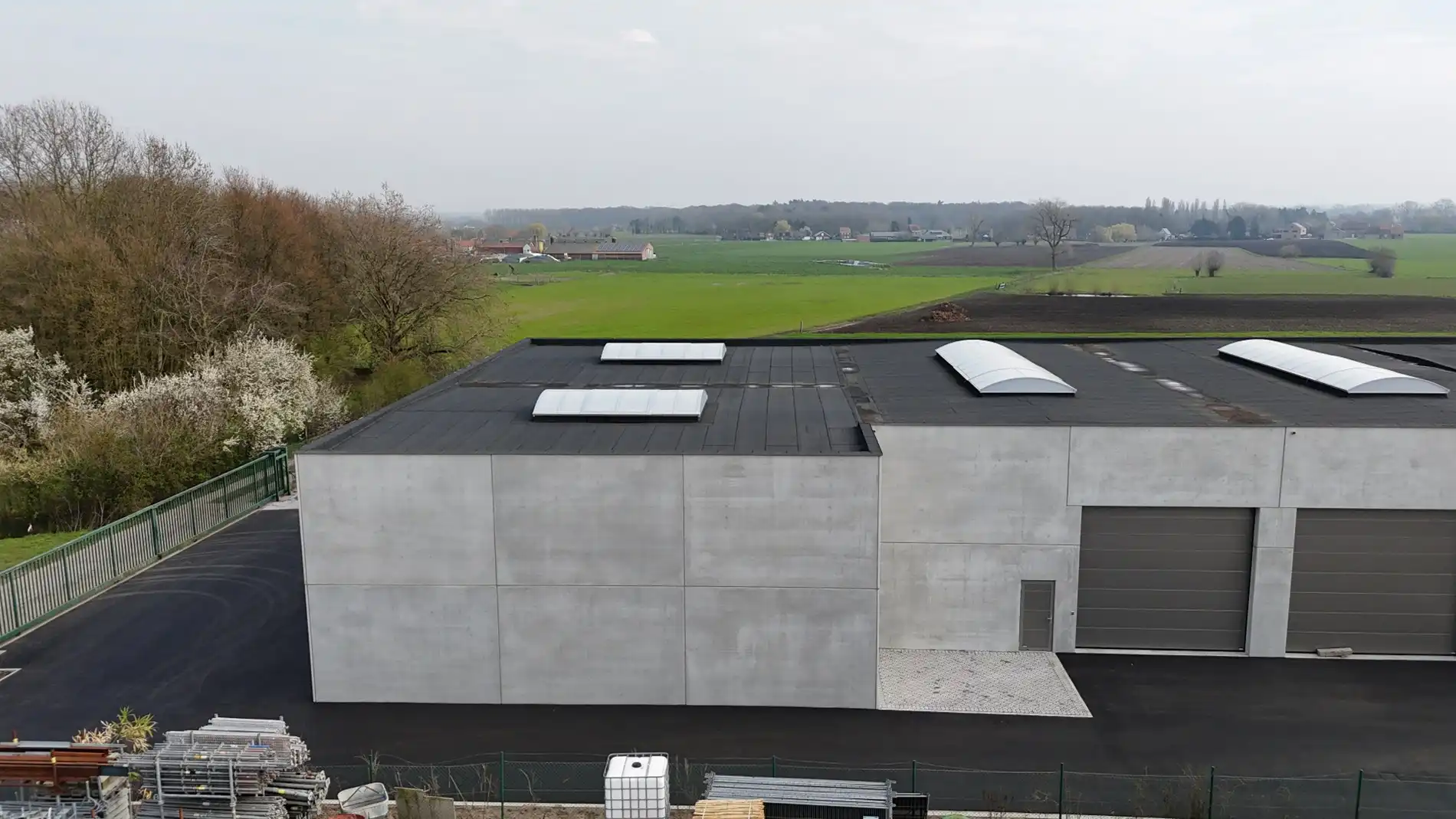 Nieuwbouw loods KMO-UNIT te koop – 192 m² met 2 parkeerplaatsen inbegrepen op de industriezone te Aartrijke foto 10