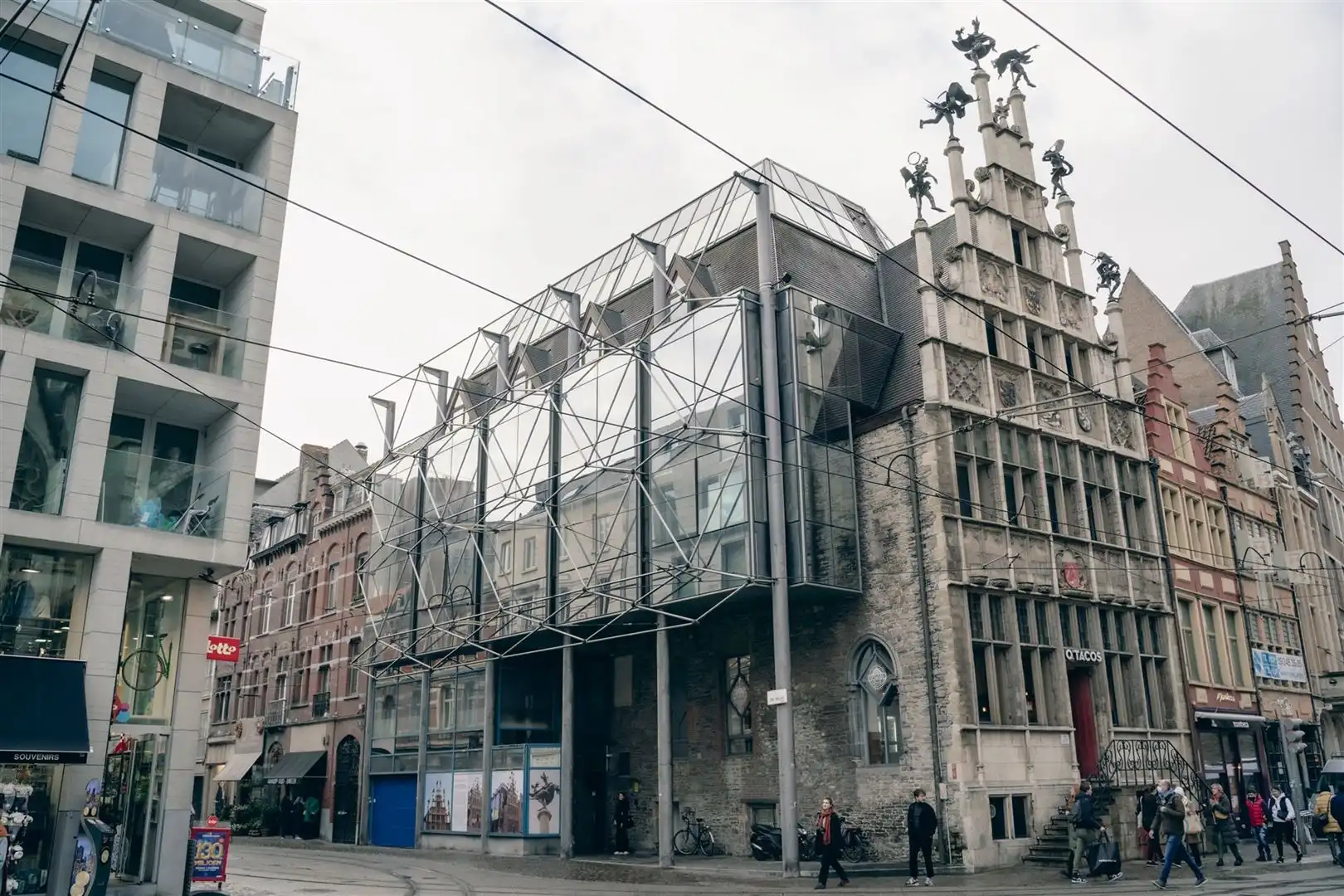 Klassevol kantoor in centrum Gent foto {{pictureIndex}}