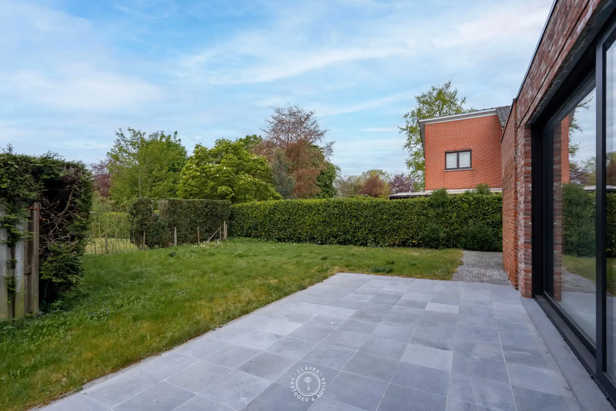 Verder te renoveren open bebouwing op toplocatie foto 4