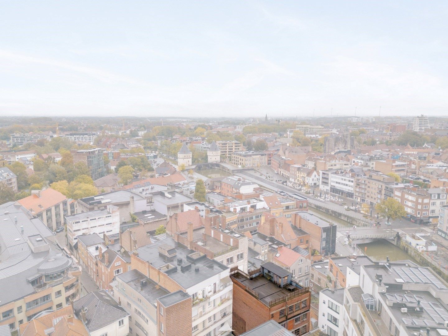 Ruime winkelruimte (350 m²) in het historische stadscentrum van Kortrijk vlakbij de Broeltorens foto 8