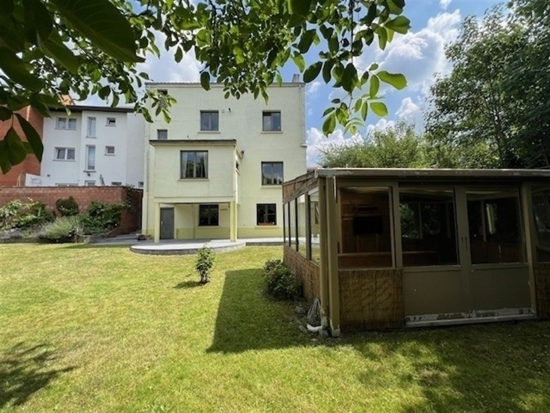 Karakterwoning met 5 slpks, autostaanplaats en grote tuin! foto 3