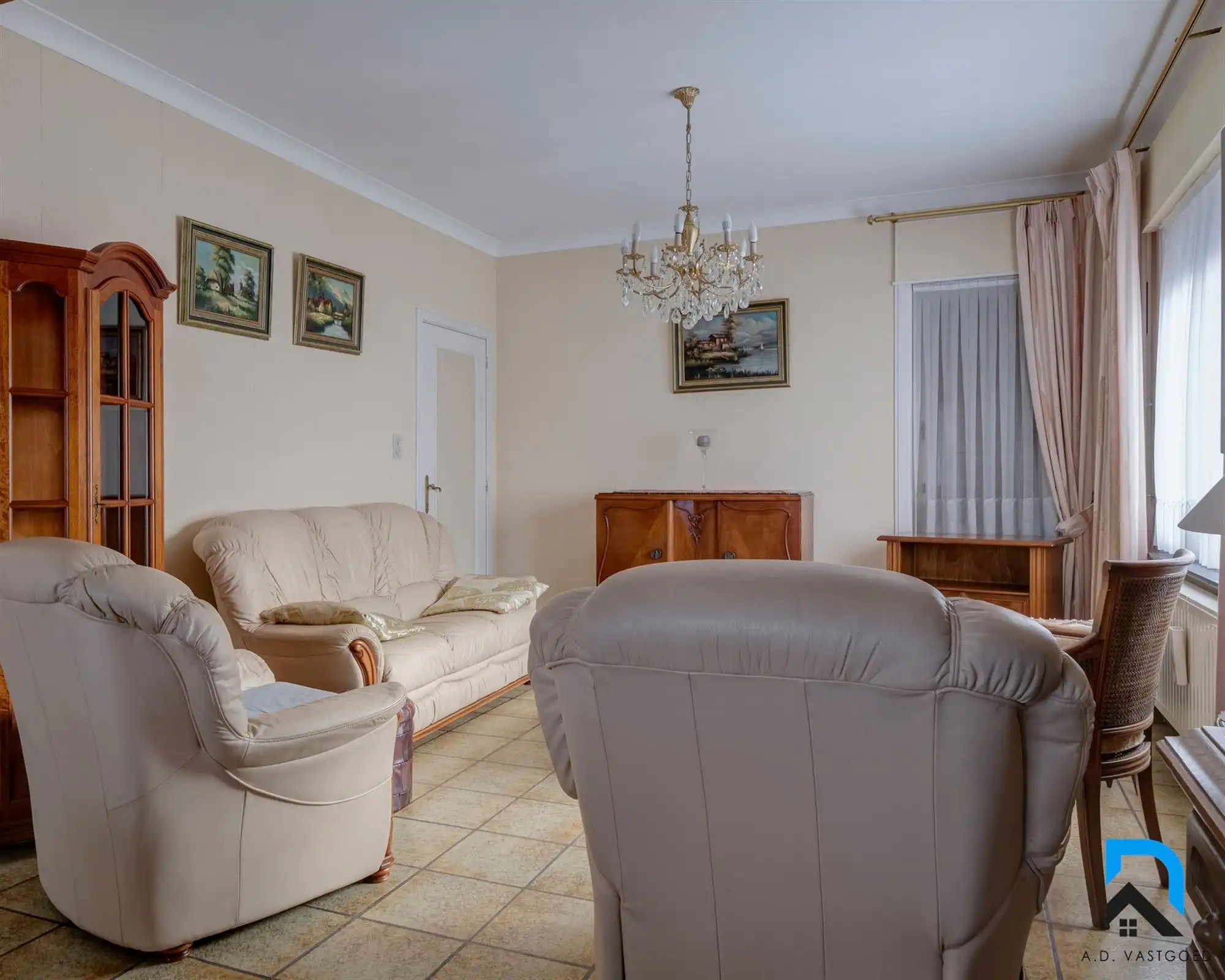 Mooie woning met grote tuin foto 8