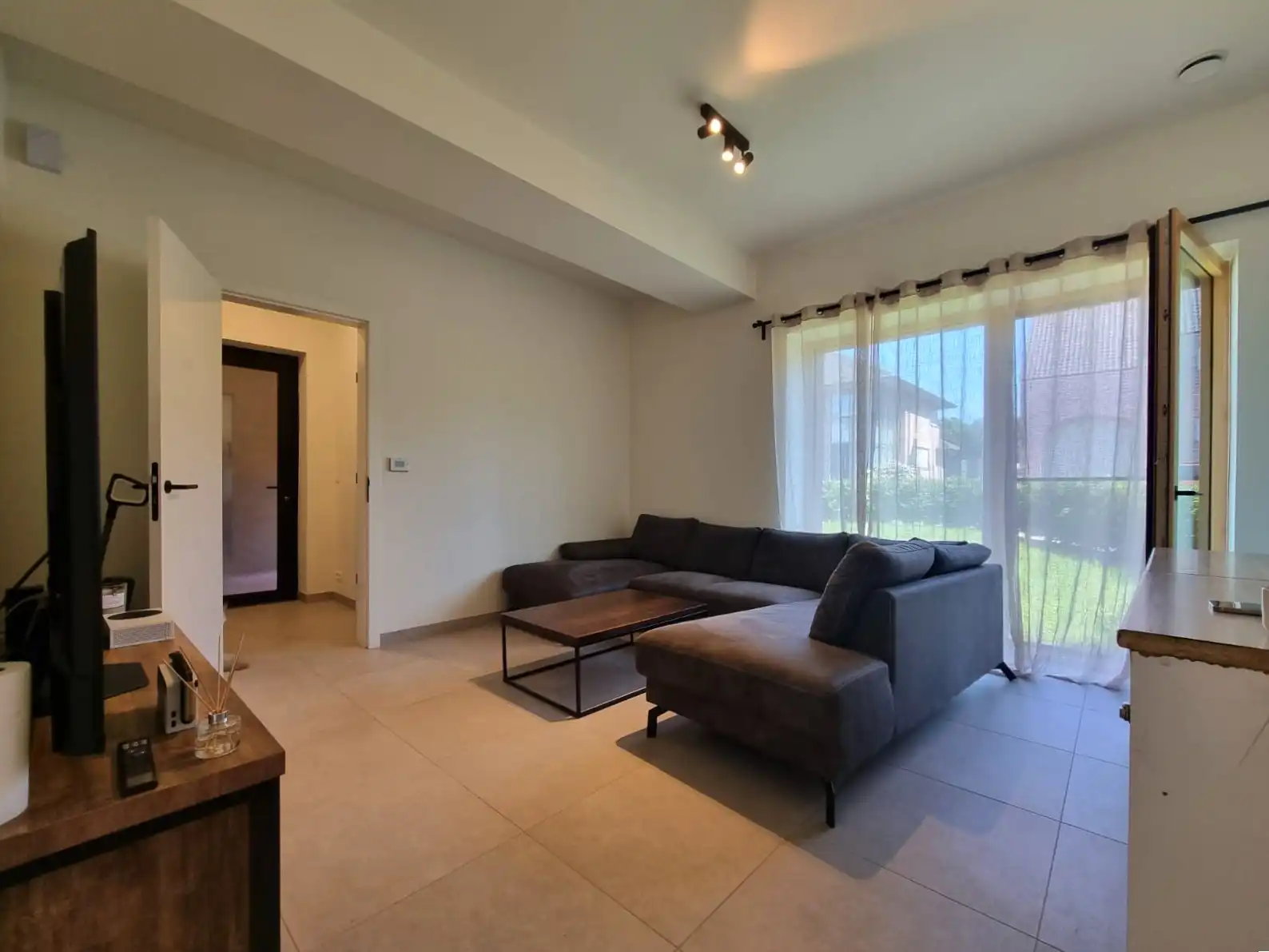 Prachtige recente woning met 4 slaapkamers foto 2