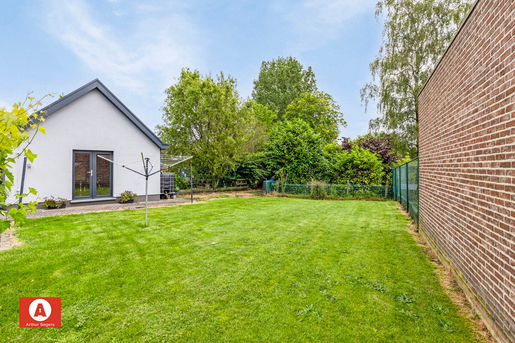 Centraal gelegen gezinswoning met 3 slaapkamers en tuin foto 29