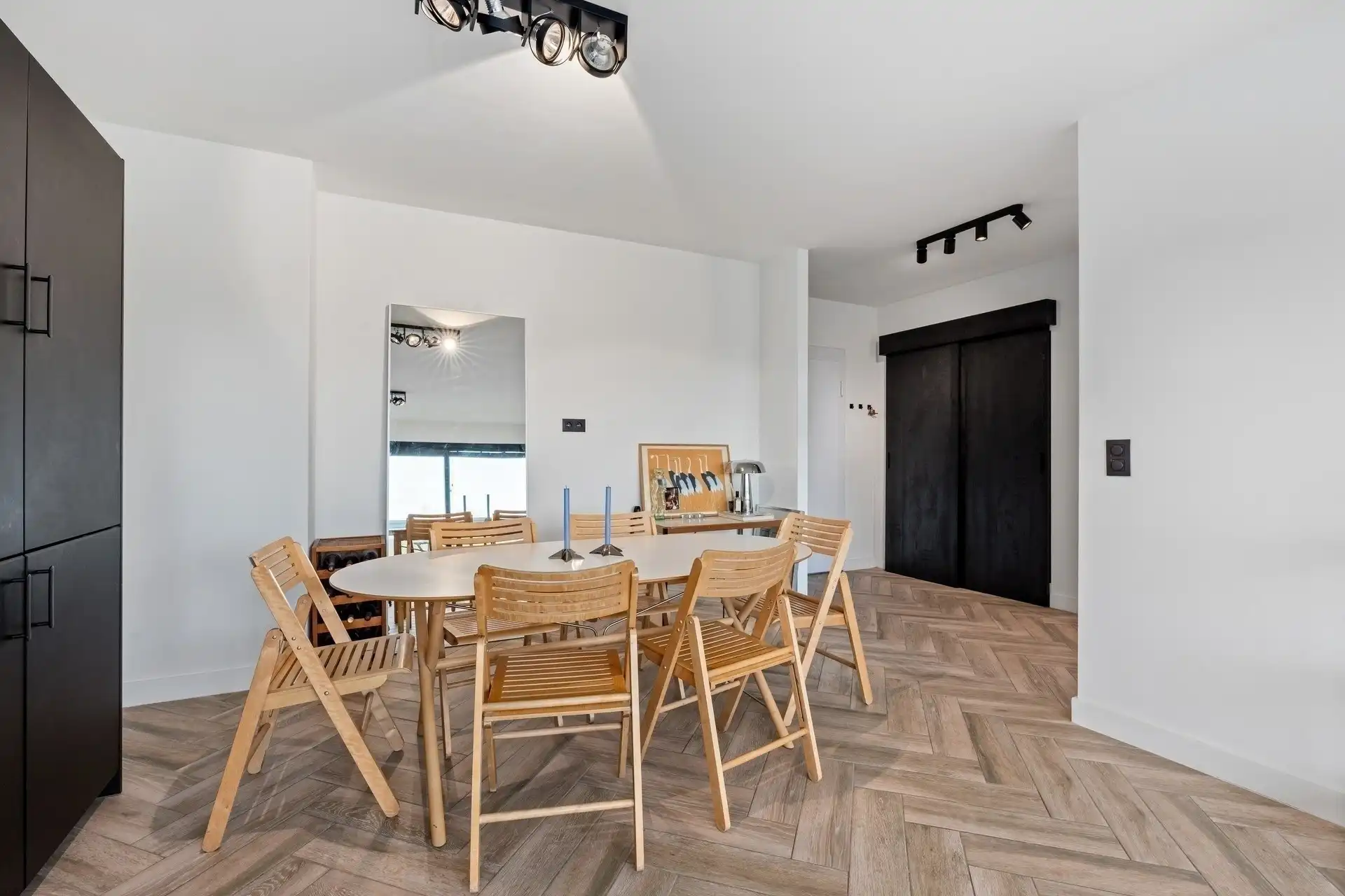 Gerenoveerd appartement met ruim terras foto 4