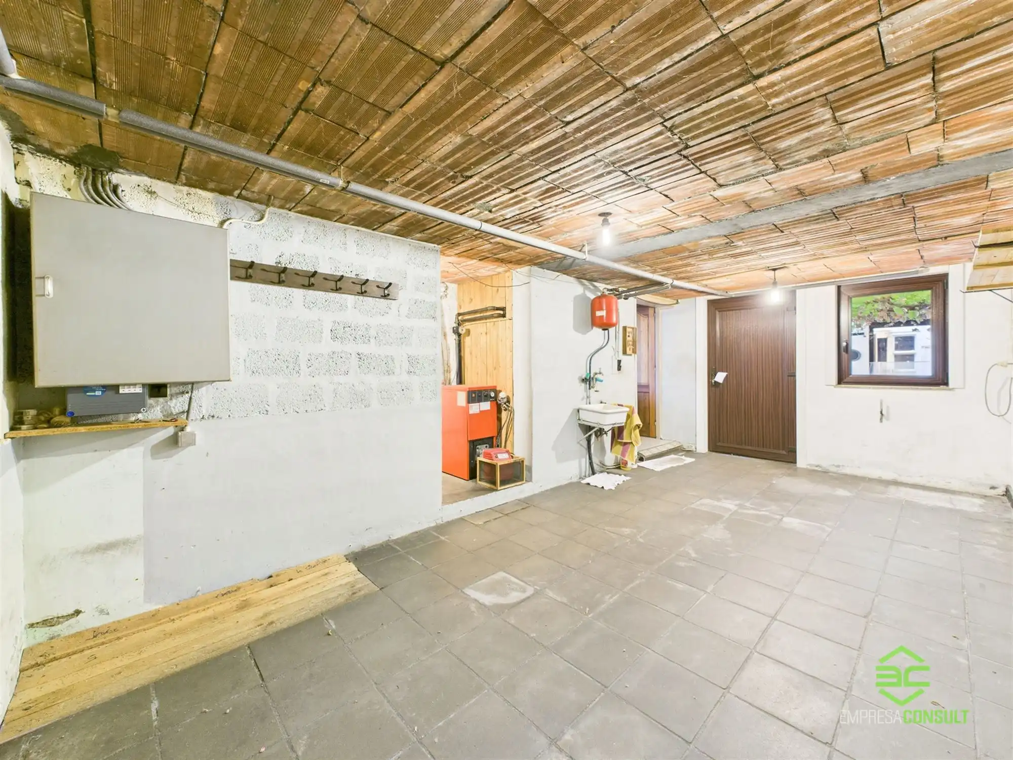 Op te frissen gezinswoning op een rustige locatie! foto 9