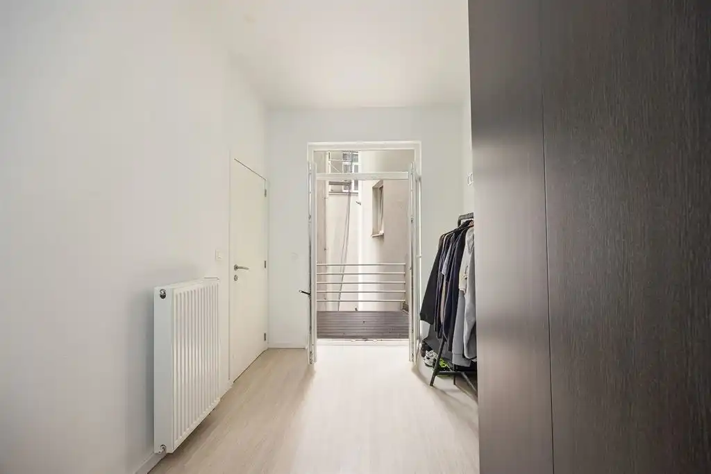 Instapklaar appartement met terrasje foto 9