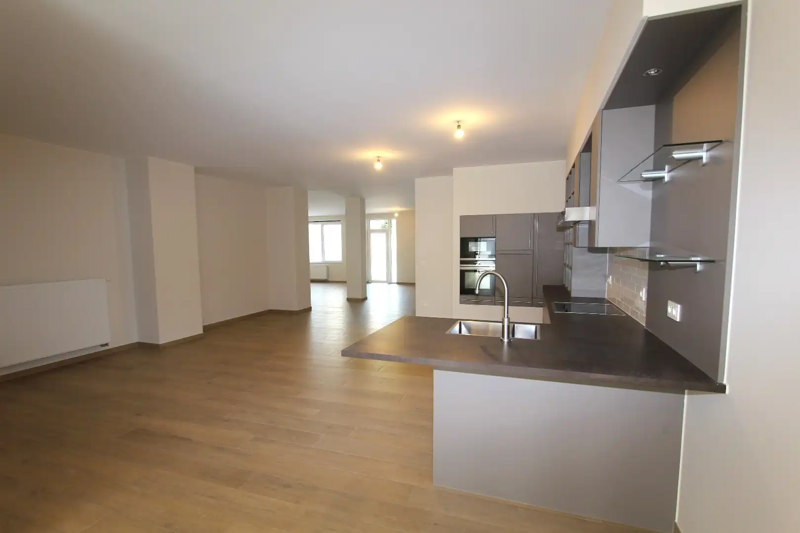 LUXE GELIJKVLOERS APPARTEMENT MET GROOT TERRAS foto 7