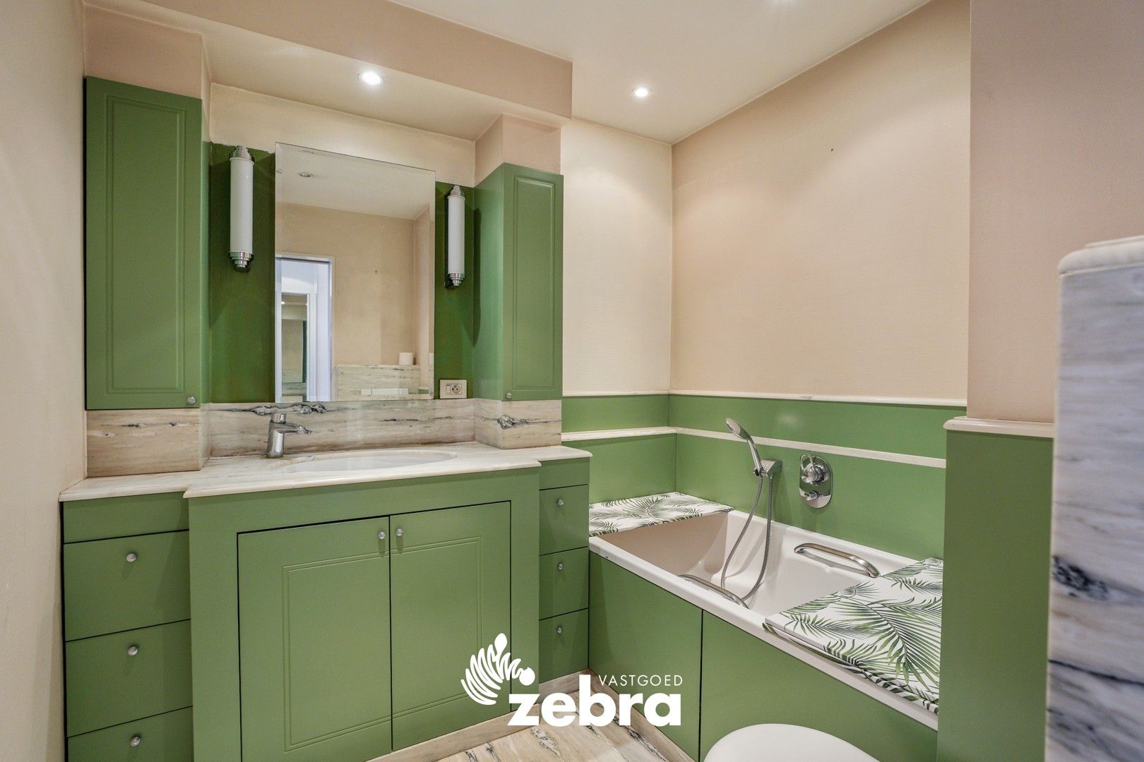 Instapklaar en lichtrijk appartement met 3 slaapkamers in het hart van Kortrijk, vlak bij de Grote Markt! foto 20