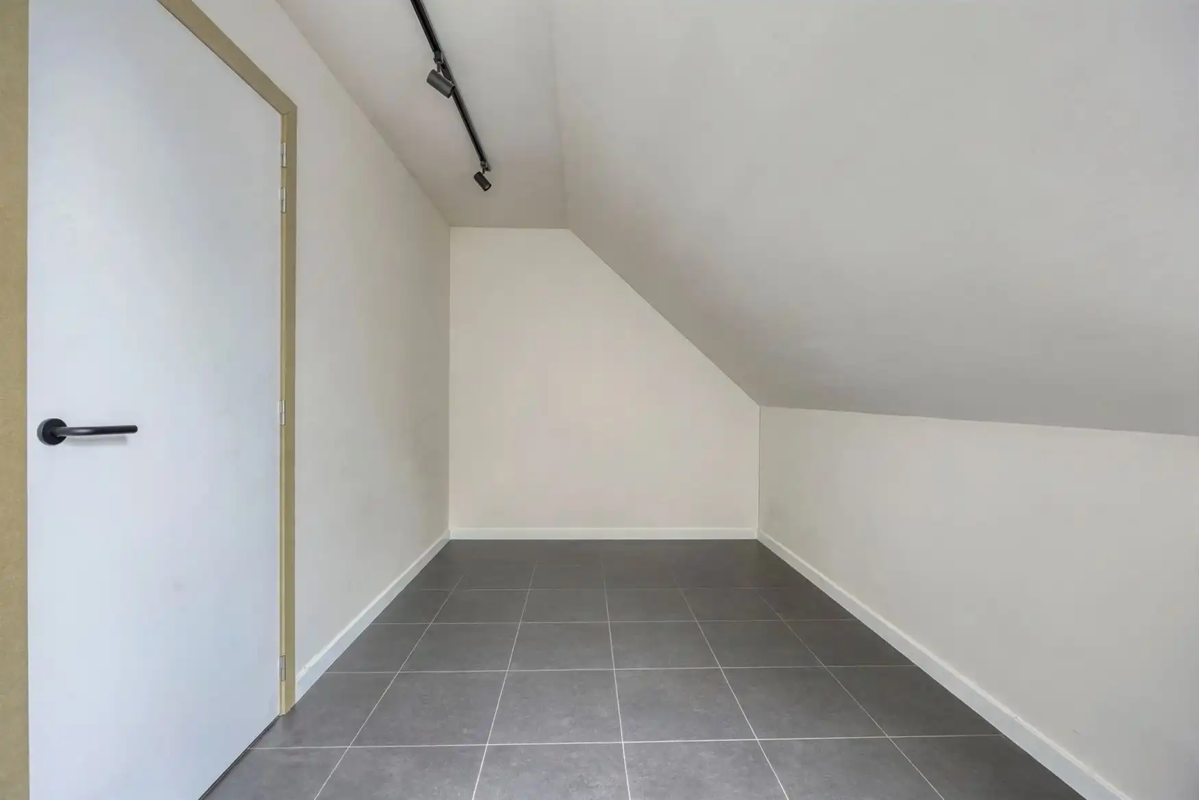Uitzonderlijke nieuwbouwwoning in landelijke stijl foto 18