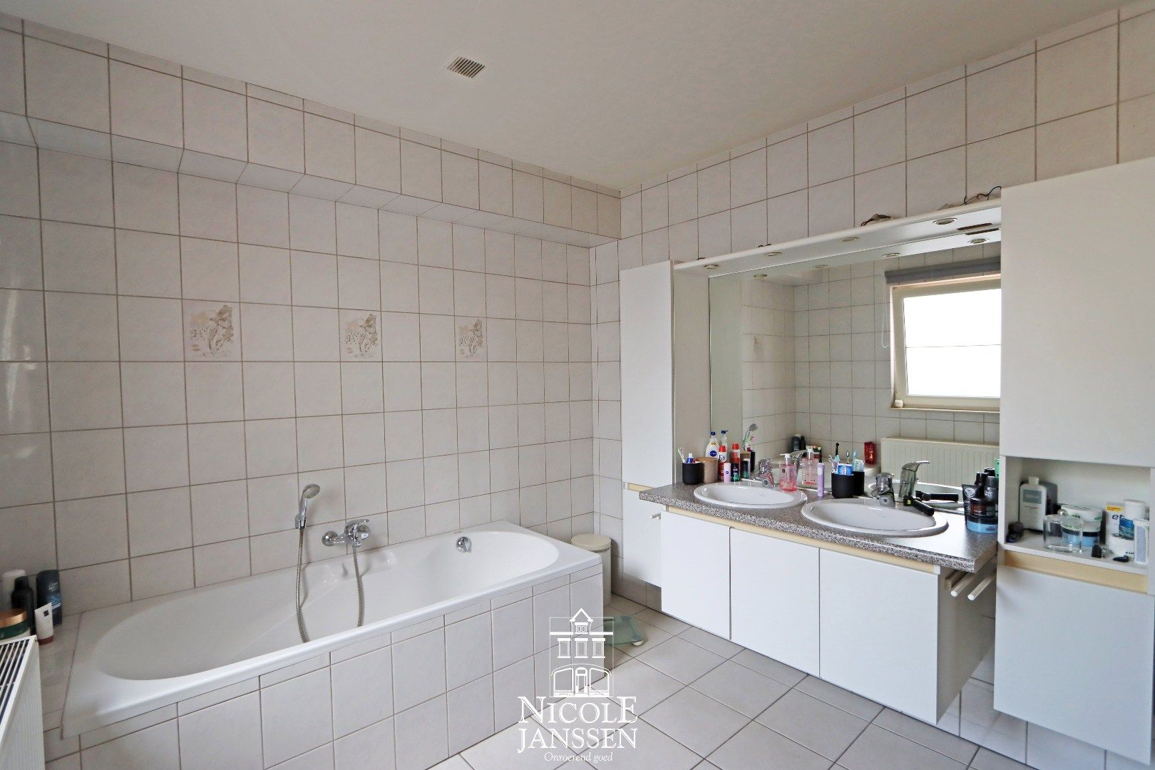 Gelijkvloers handelspand met 2 bovenliggende appartementen foto 18