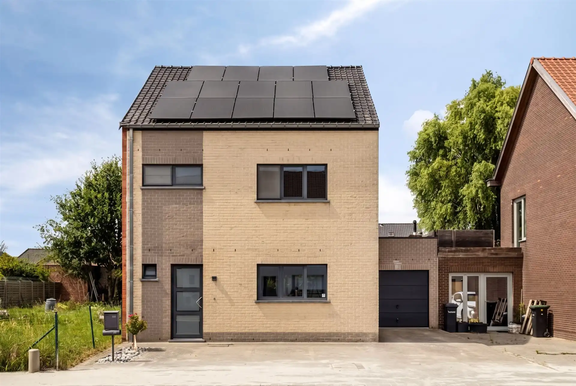 Instapklare woning met 3 slaapkamers en garage.  foto 2