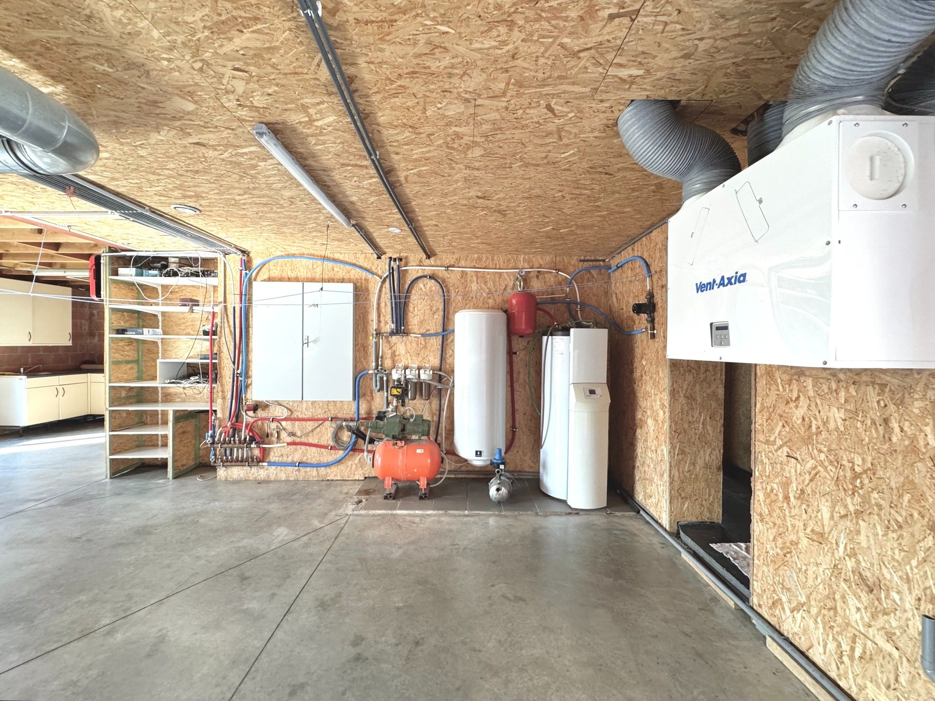 VRIJSTAANDE ENERGIEZUINIGE WONING MET GROTE GARAGE - 836 M² foto 10