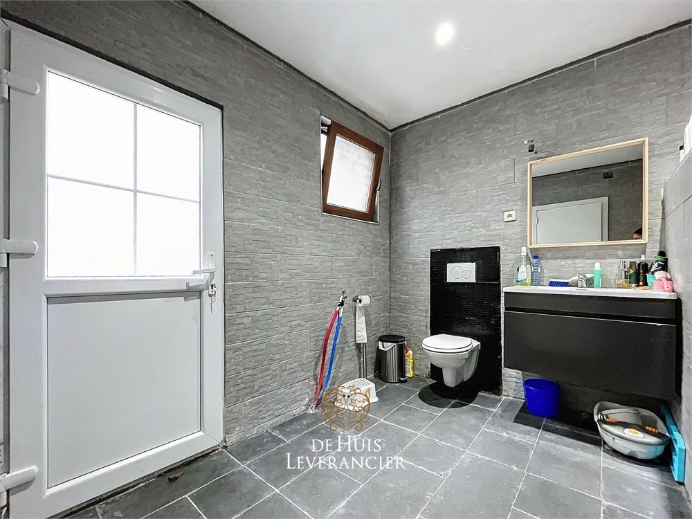 RUIME woning te koop (8 slpks, 2 badk) die ook perfect als tweewoonst kan dienen foto 23