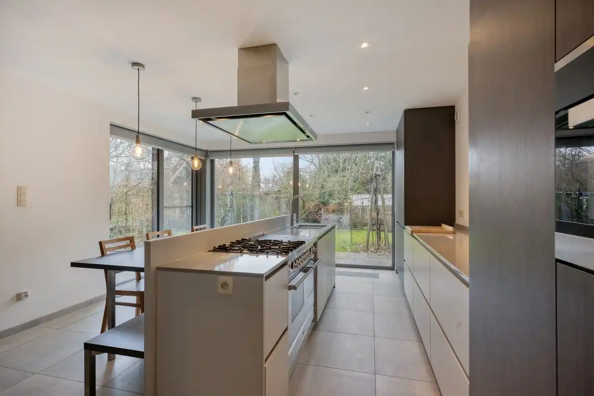 Ruime gerenoveerde villa met 5 slaapkamers en 2 badkamers, tuin en garage in Kessel-Lo, EPC-waarde 285 kWh/m²  foto 11