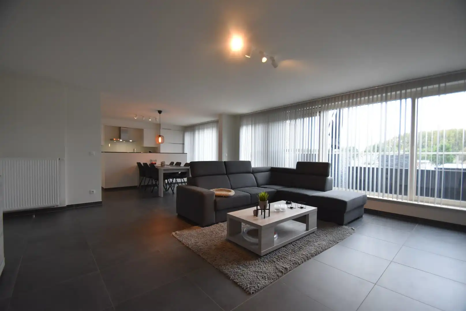 *** IN OPTIE **** Knap ingericht  en ruim appartement met 2 slaapkamers en groot terras foto 17