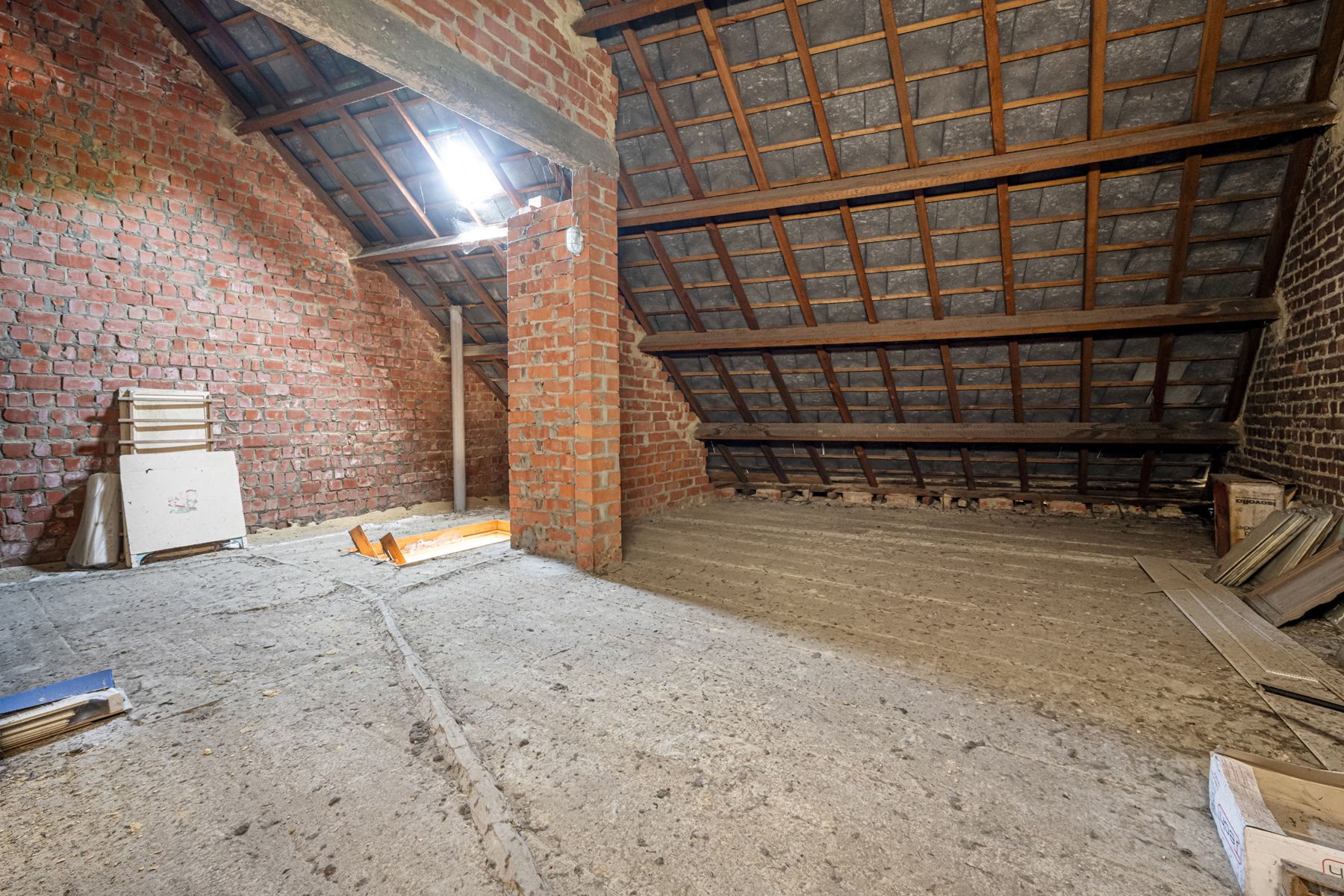 Te renoveren gezinswoning met inpandige garage en tuin  foto 20