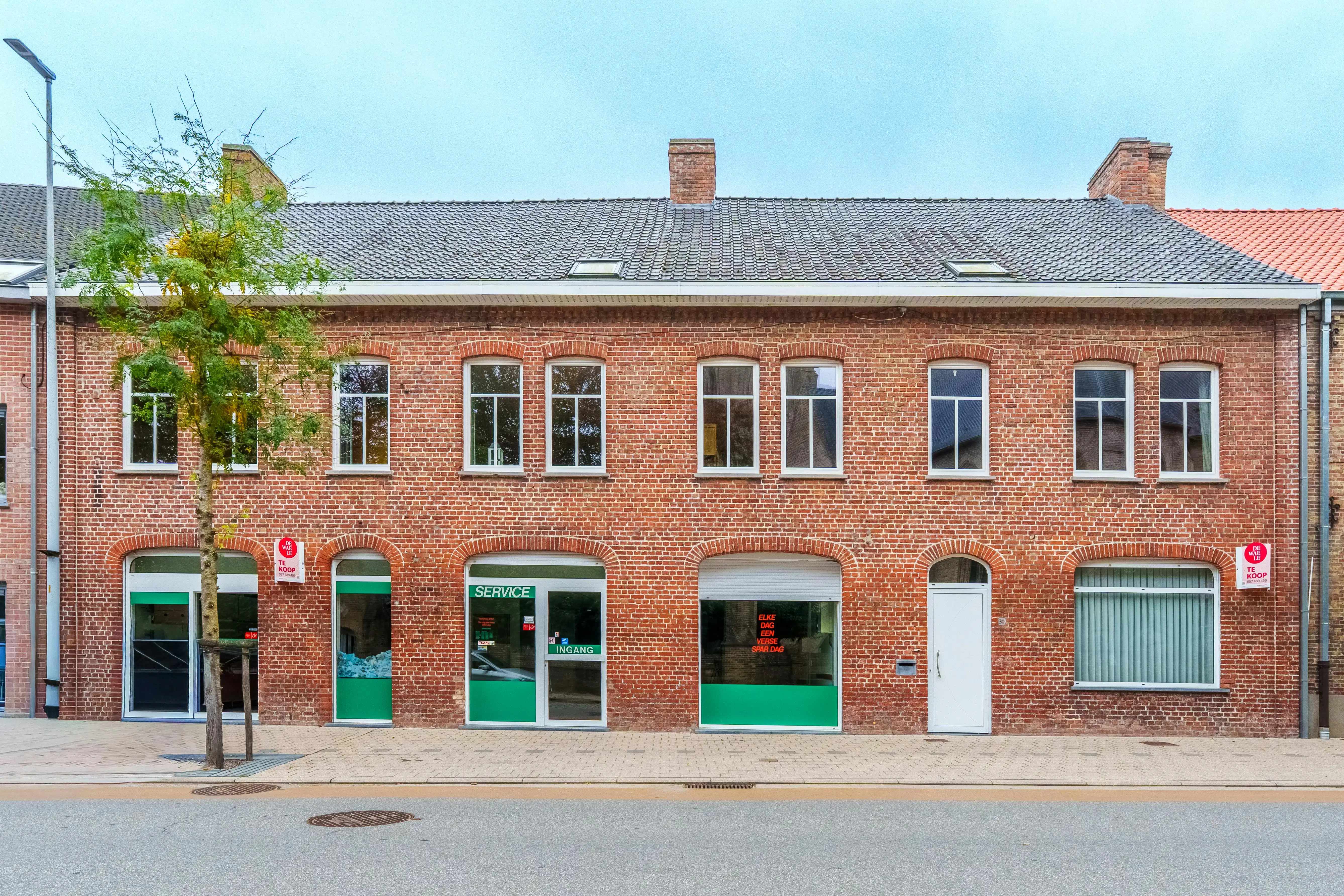 Woning, winkelruimte én loods te koop in Diksmuide (Merkem) op ca. 1150 m² foto 2