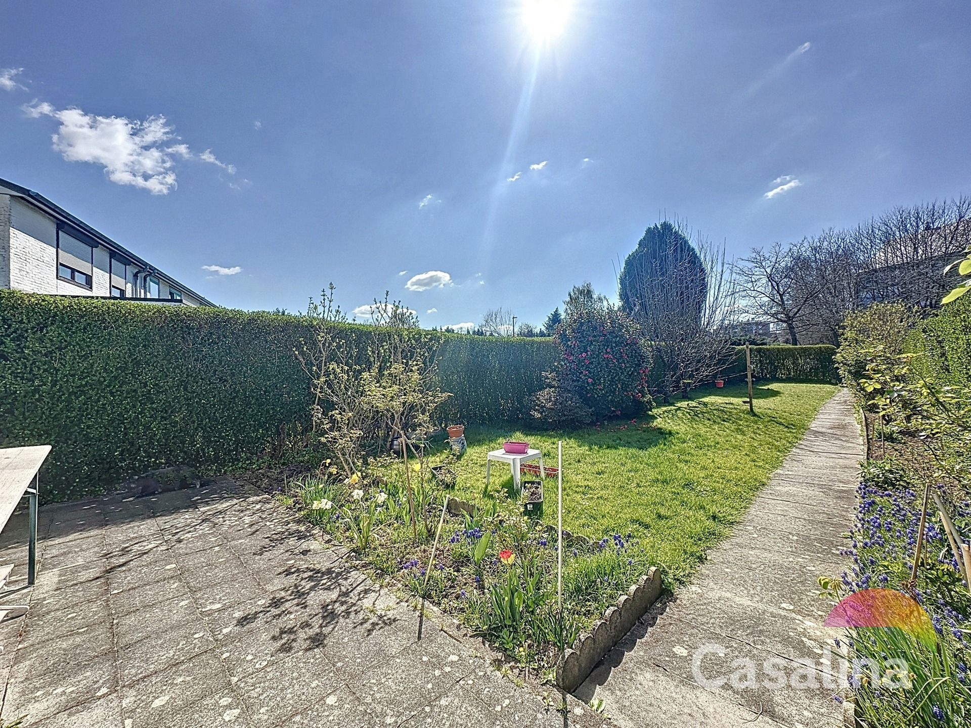 Te renoveren woning met tuin foto 2