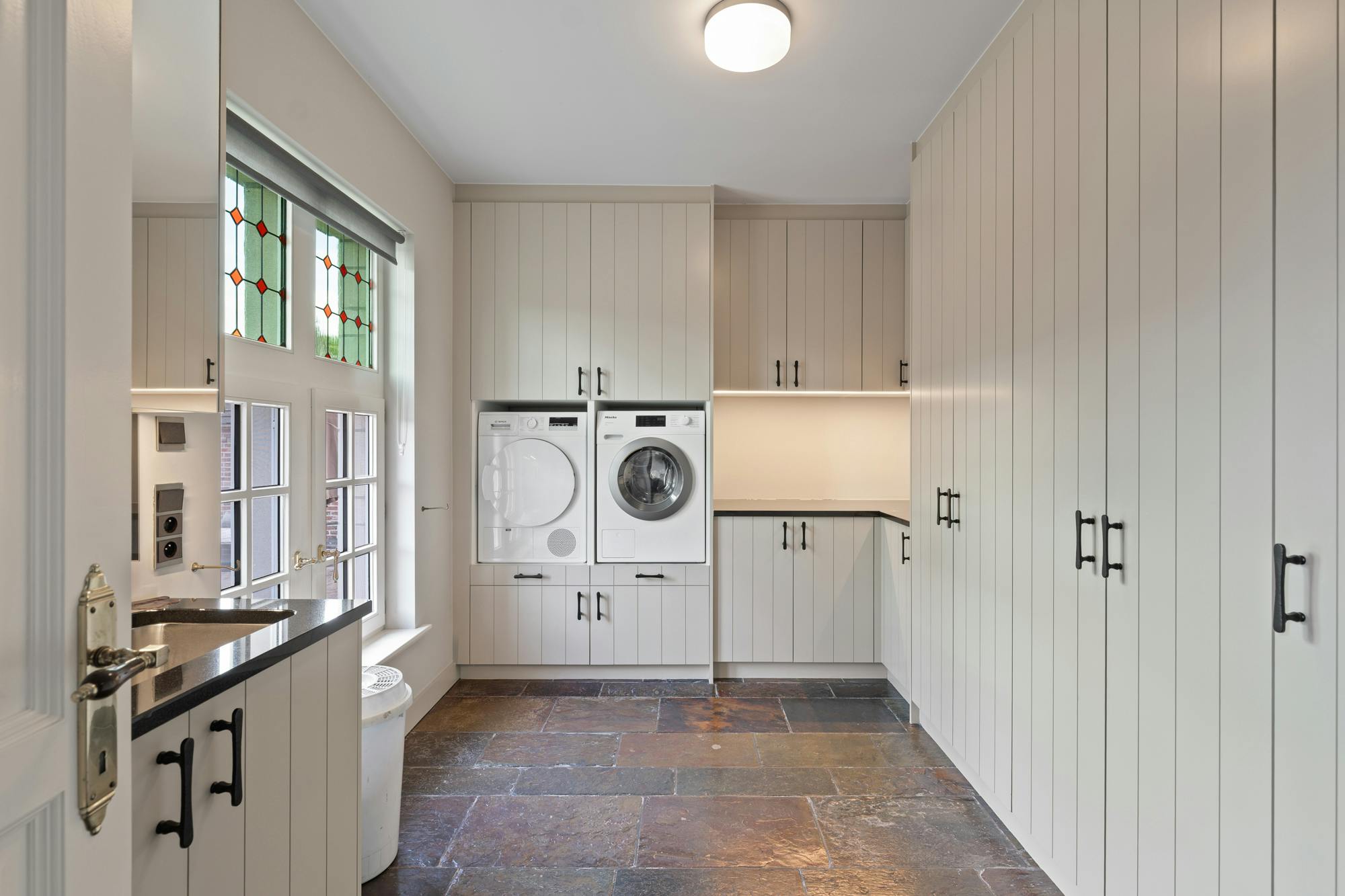 Villa met praktijkruimte en weilanden te koop in Geel foto 21