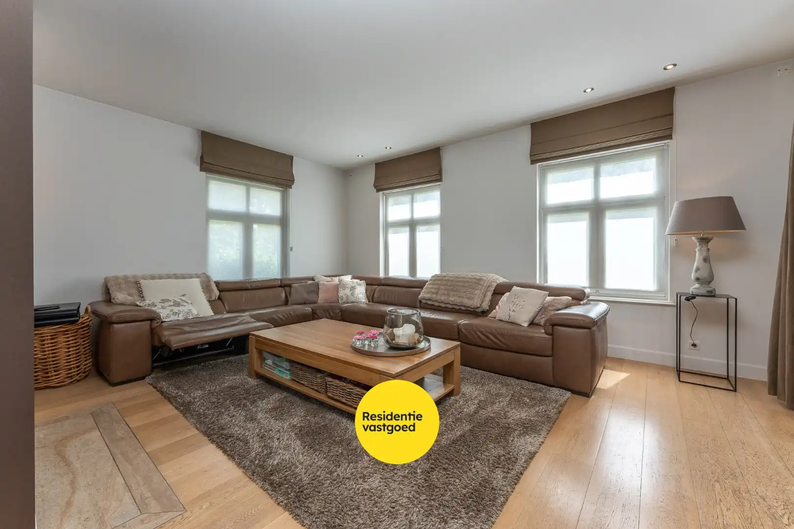 Exclusieve villa met zwembad en poolhouse in de nieuwe St-Annawijk te Sint-Andries foto 13