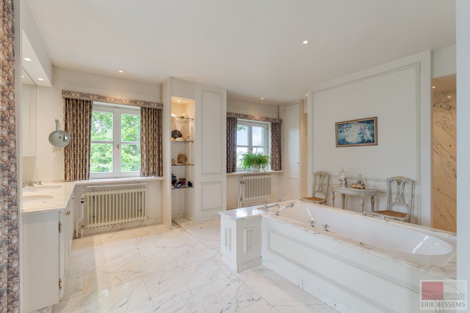 Prachtige vrijstaande villa met Franse allure, gelegen op een royaal perceel van 1.211 m², biedt een riante woonoppervlakte van 309 m² foto 23