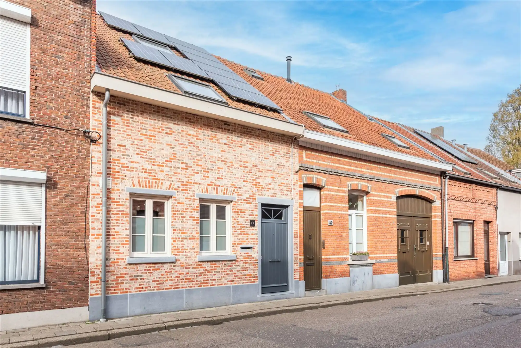 Kwaliteitsvol instapklaar huis met 3 slpks, 2 badks en tuin foto 2
