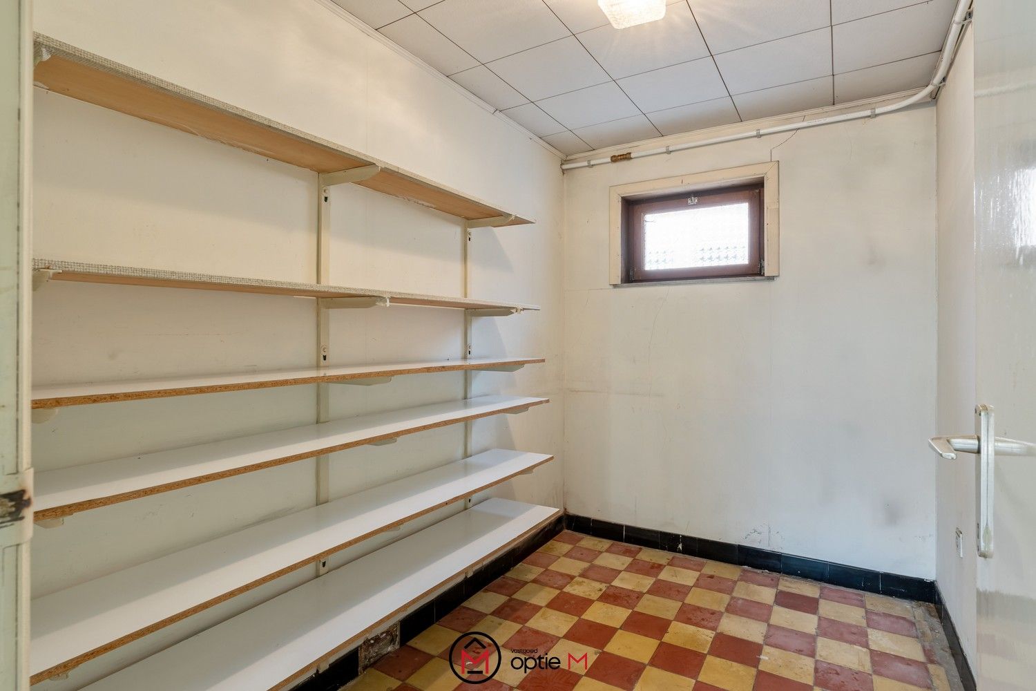 Te renoveren woning met ruim werkhuis foto 16