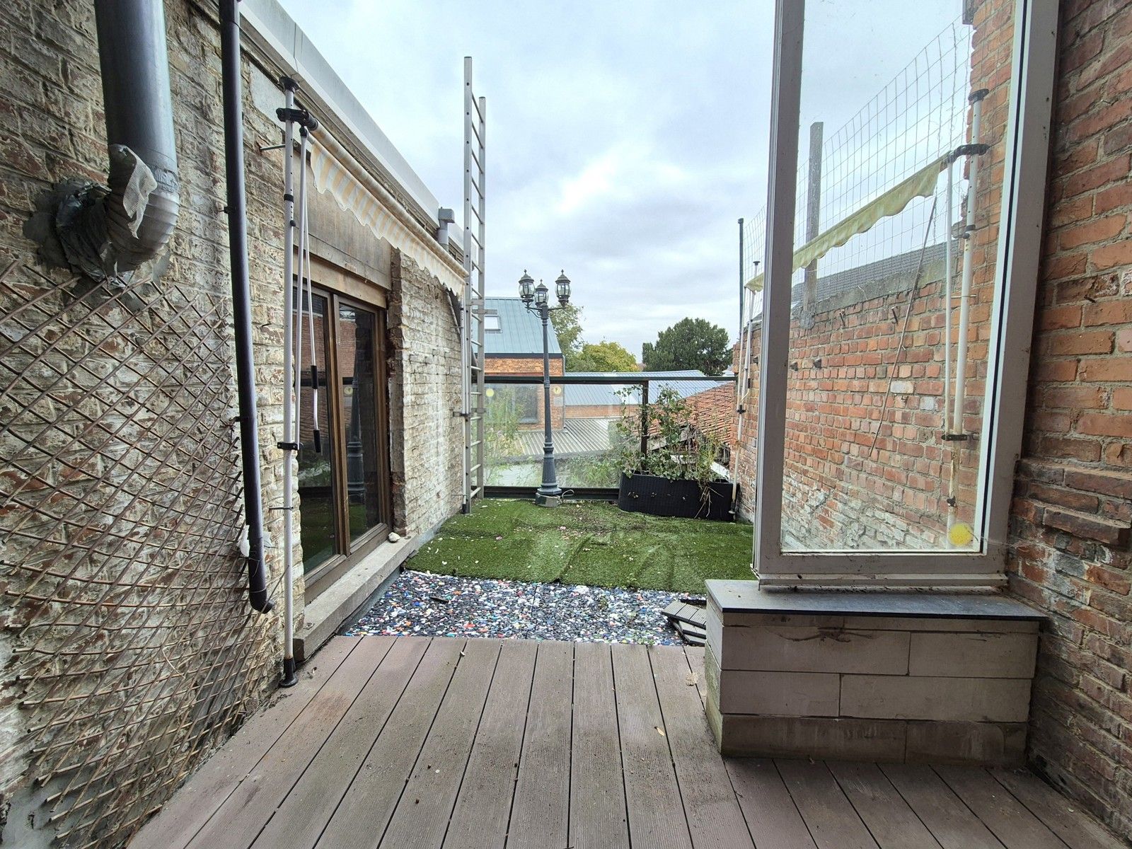 Interessante opbrengsteigendom met 4 units vlakbij station foto 11