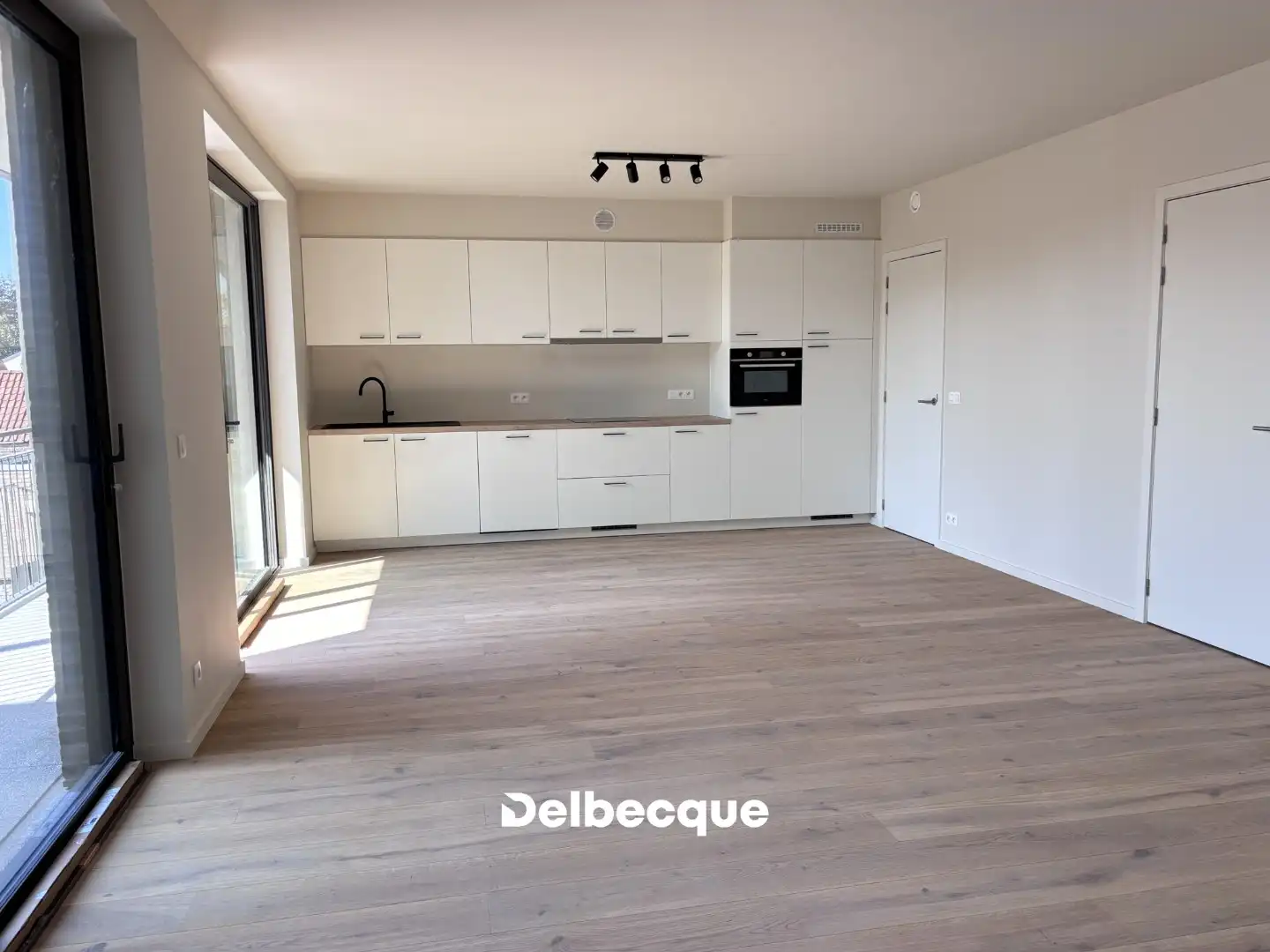 Lichtrijk nieuwbouwappartement met ruim terras en 2 autostaanplaatsen foto 4