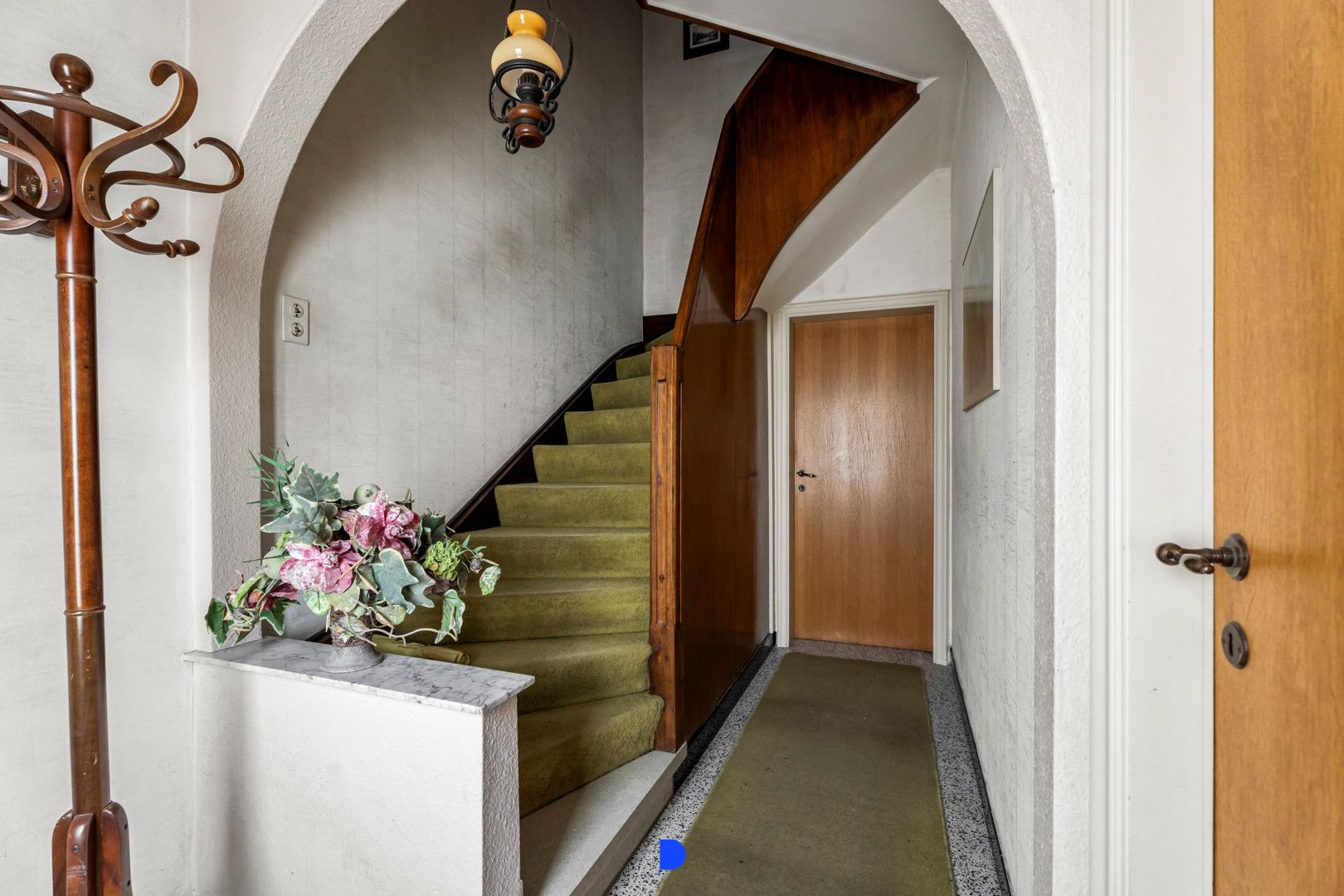 Te renoveren woning met potentieel! foto 3