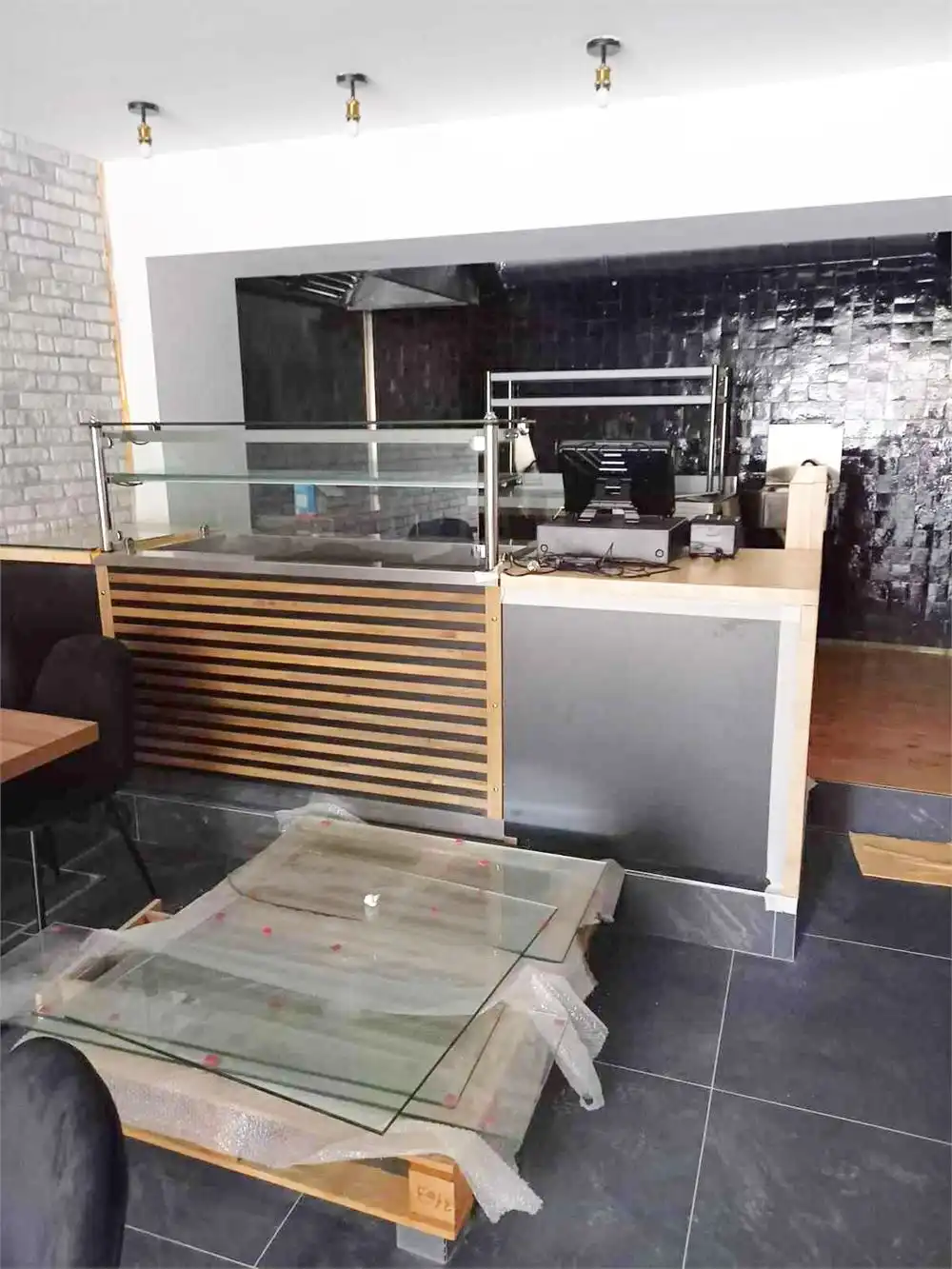 COMMERCIEEL GELIJKVLOERS HALLE BEESTENMARKT foto 4