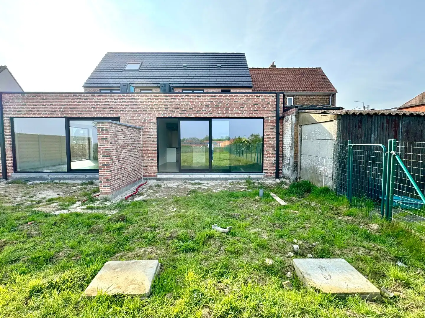 NIEUWBOUW WONING MET 3 SLAAPKAMERS, GARAGE EN TUIN (515m²) foto 3