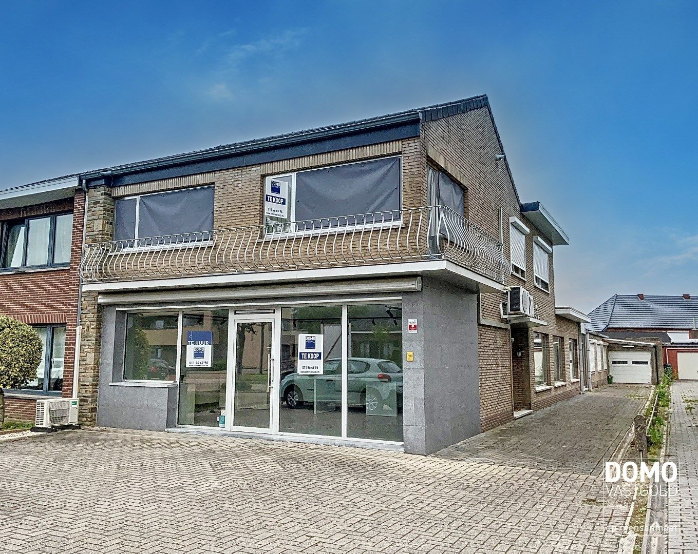 Commercieel gelegen handelspand met bovenliggend appartement te Kermt. foto 1