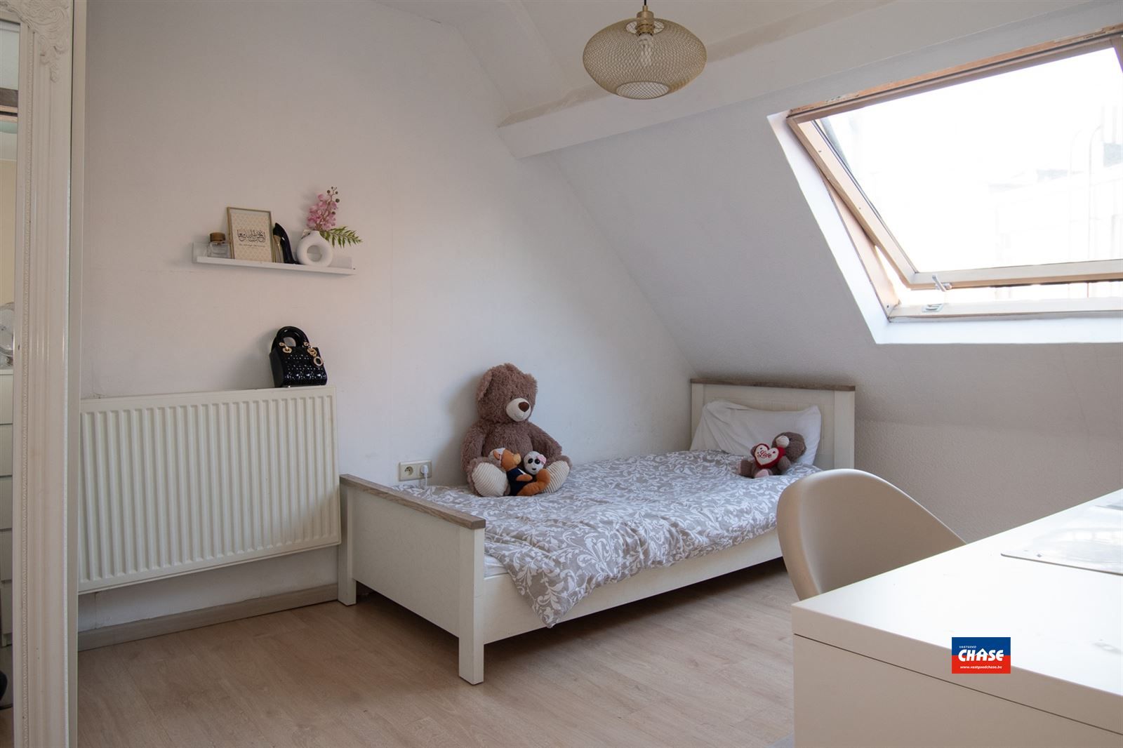 Charmante herenhuis met vier slaapkamers en twee badkamers foto 13