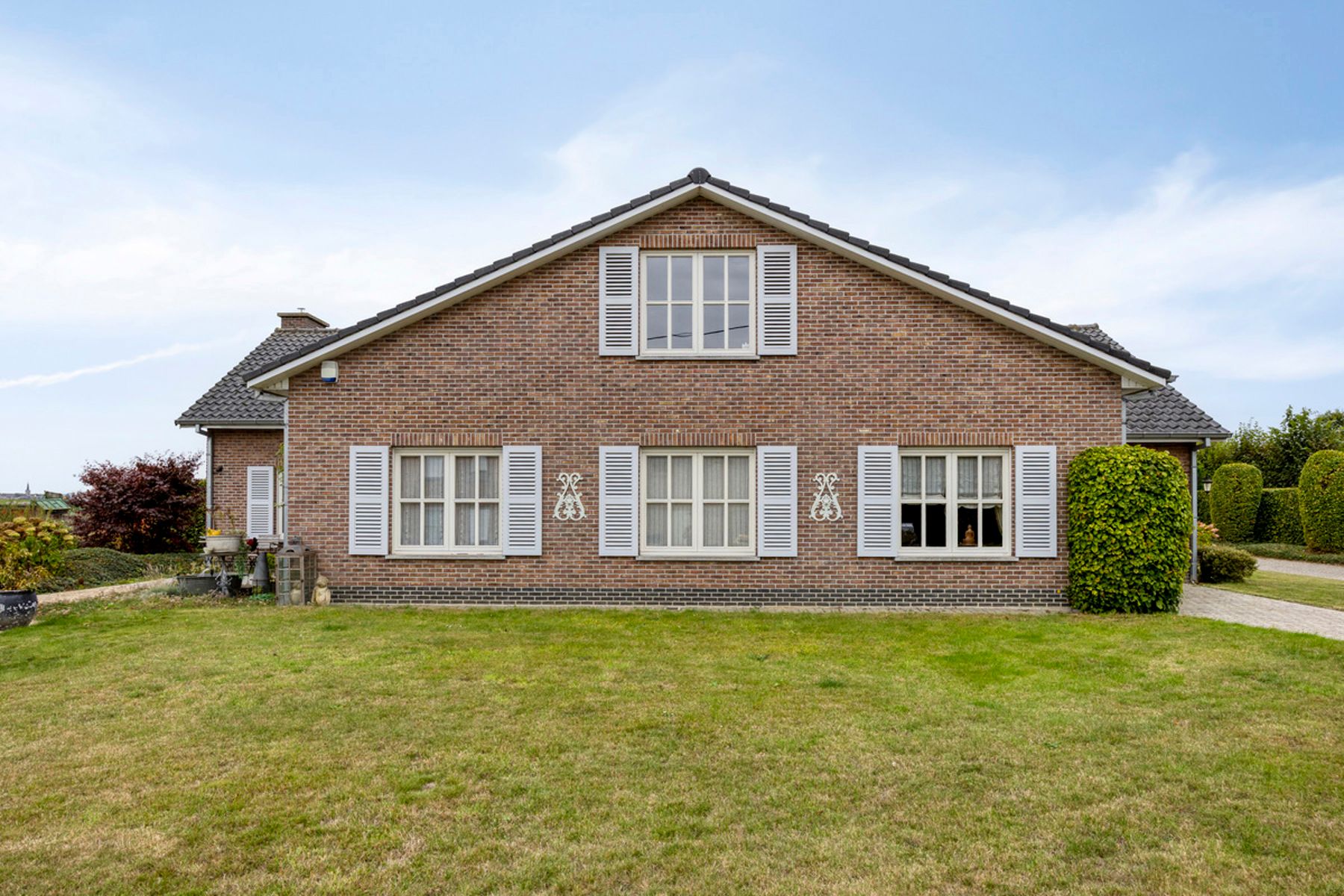 Exclusieve villa met grote loodsen combineer werken en wonen foto 3