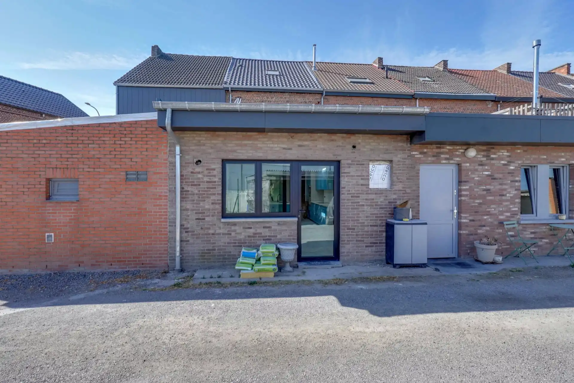 Ruime, volledig gerenoveerde woning aan de stadsrand foto 23
