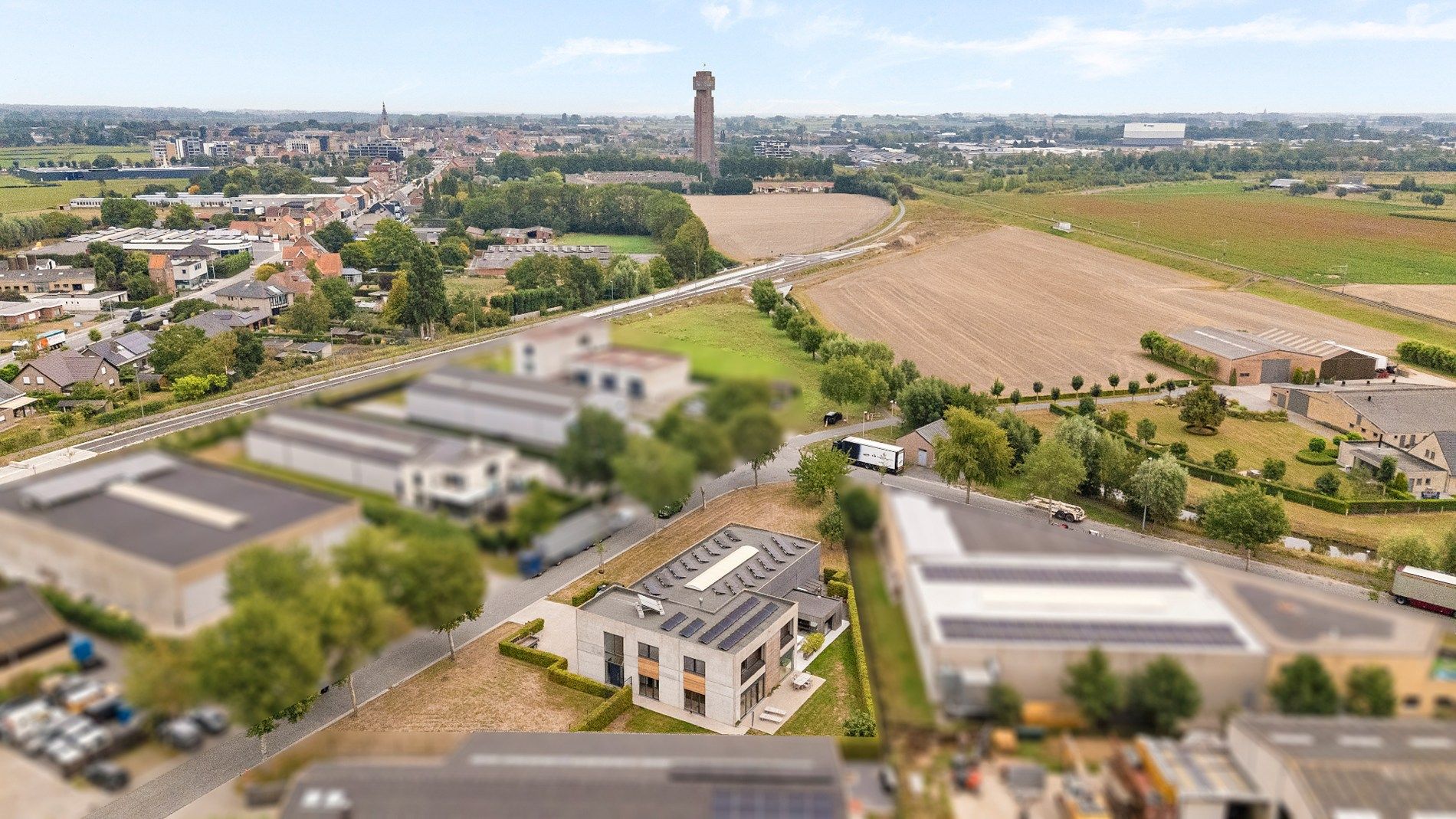Magazijn en woonst met 4 slaapkamers op bedrijventerrein. foto 26