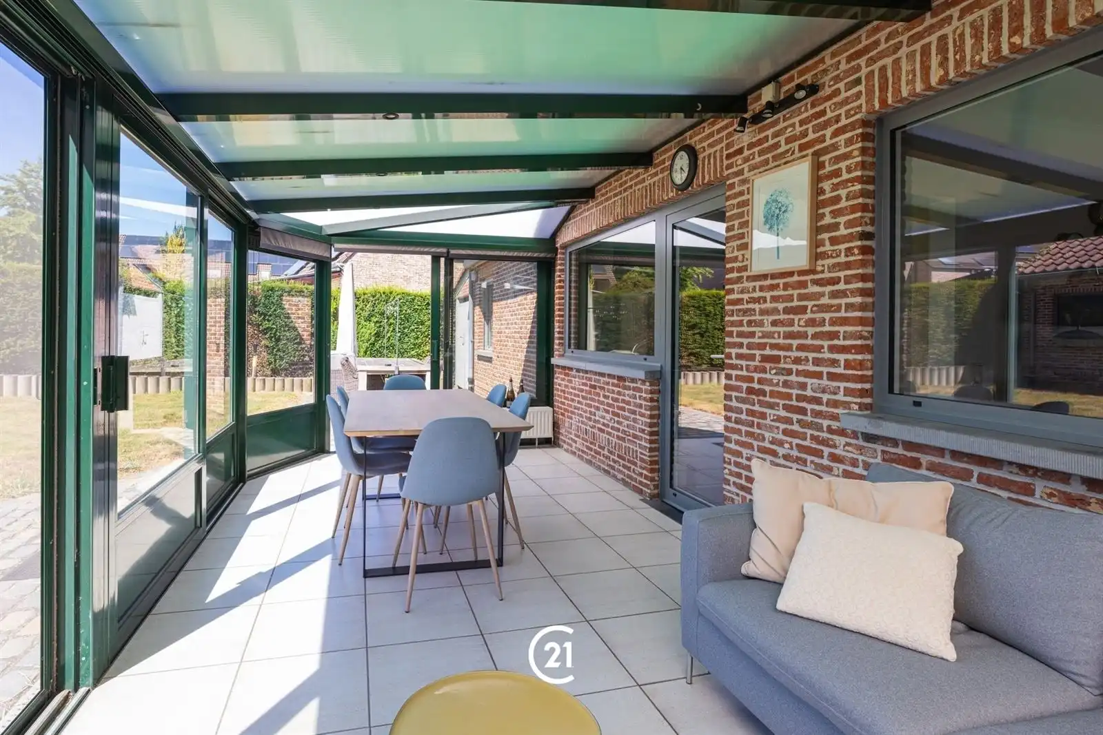 Gemeubelde en instapklare villa met tuin op toplocatie foto 14