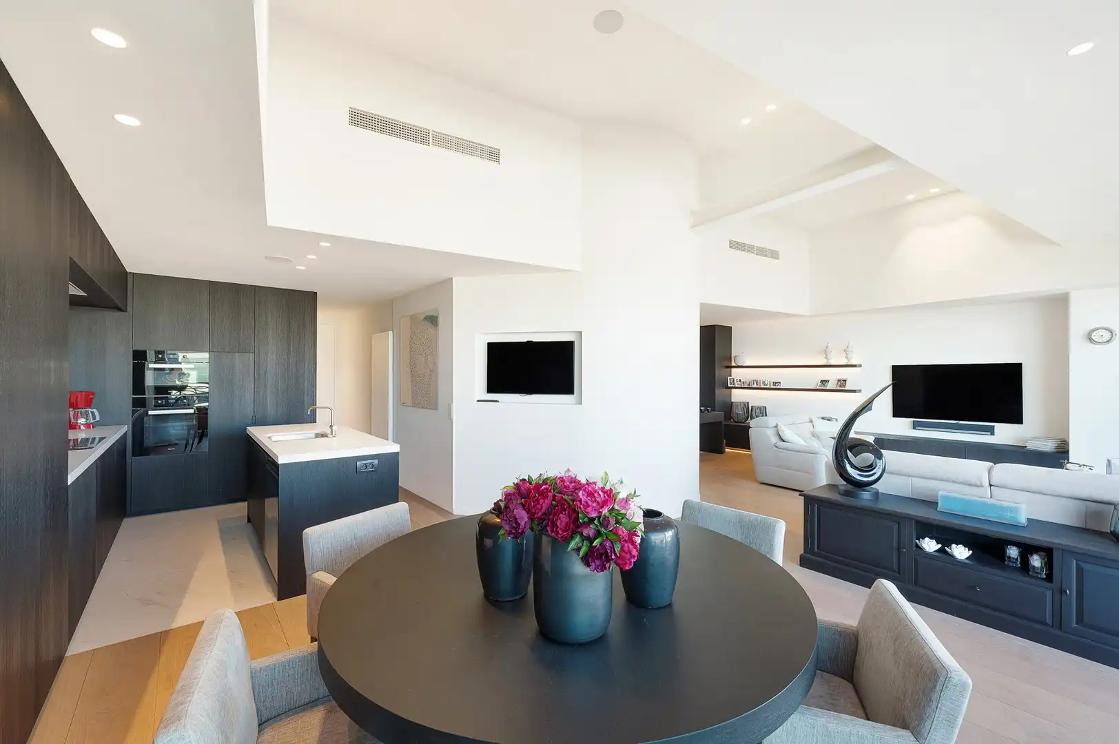 Uitzonderlijke penthouse met een gevelbreedte van 12m en panoramisch zeezicht in de standingvolle residentie Plaza op het Albertplein. foto 7