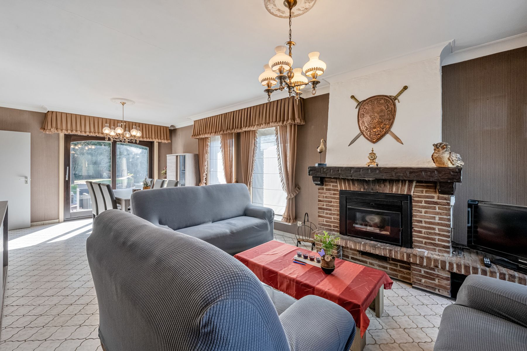 Ruime bungalow met veel potentieel en grote tuin! foto 6