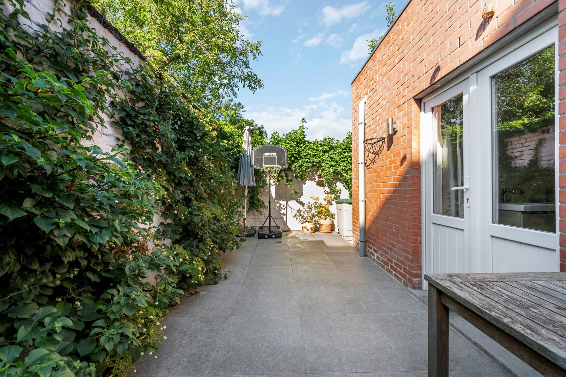 Smaakvol gerenoveerde woning in het hart van Assebroek foto 8