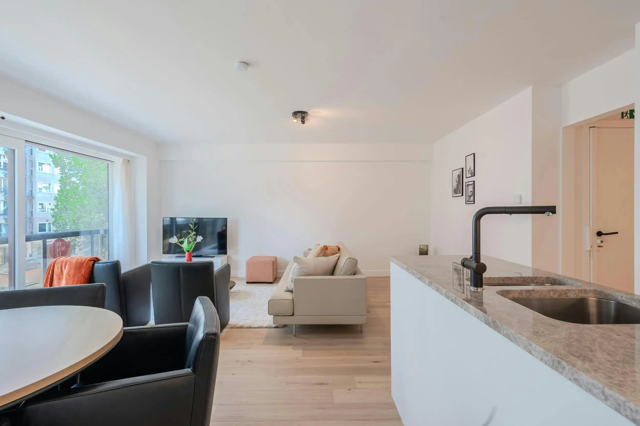 Prachtig gerenoveerd 2-slaapkamerappartement te Oostende foto 7